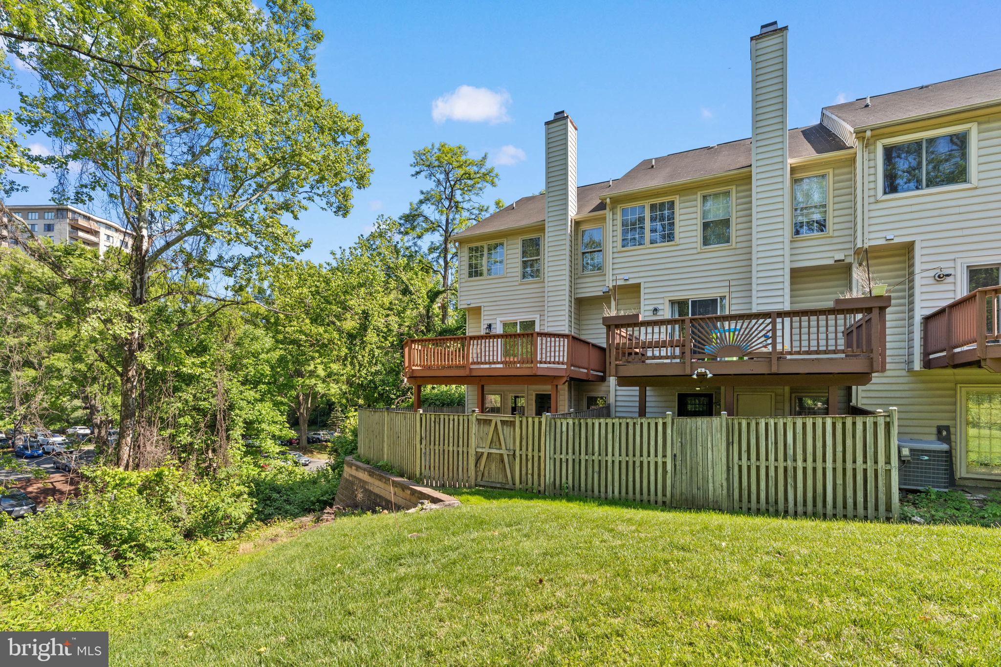 WHITLEY PARK CONDOMINIUM - Residential