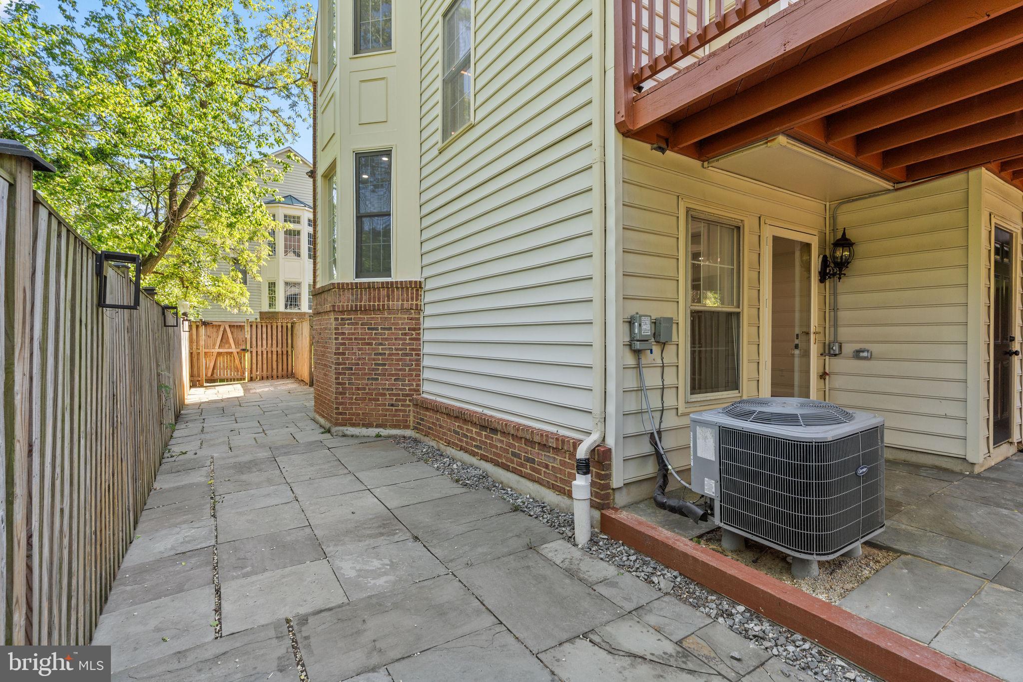 WHITLEY PARK CONDOMINIUM - Residential