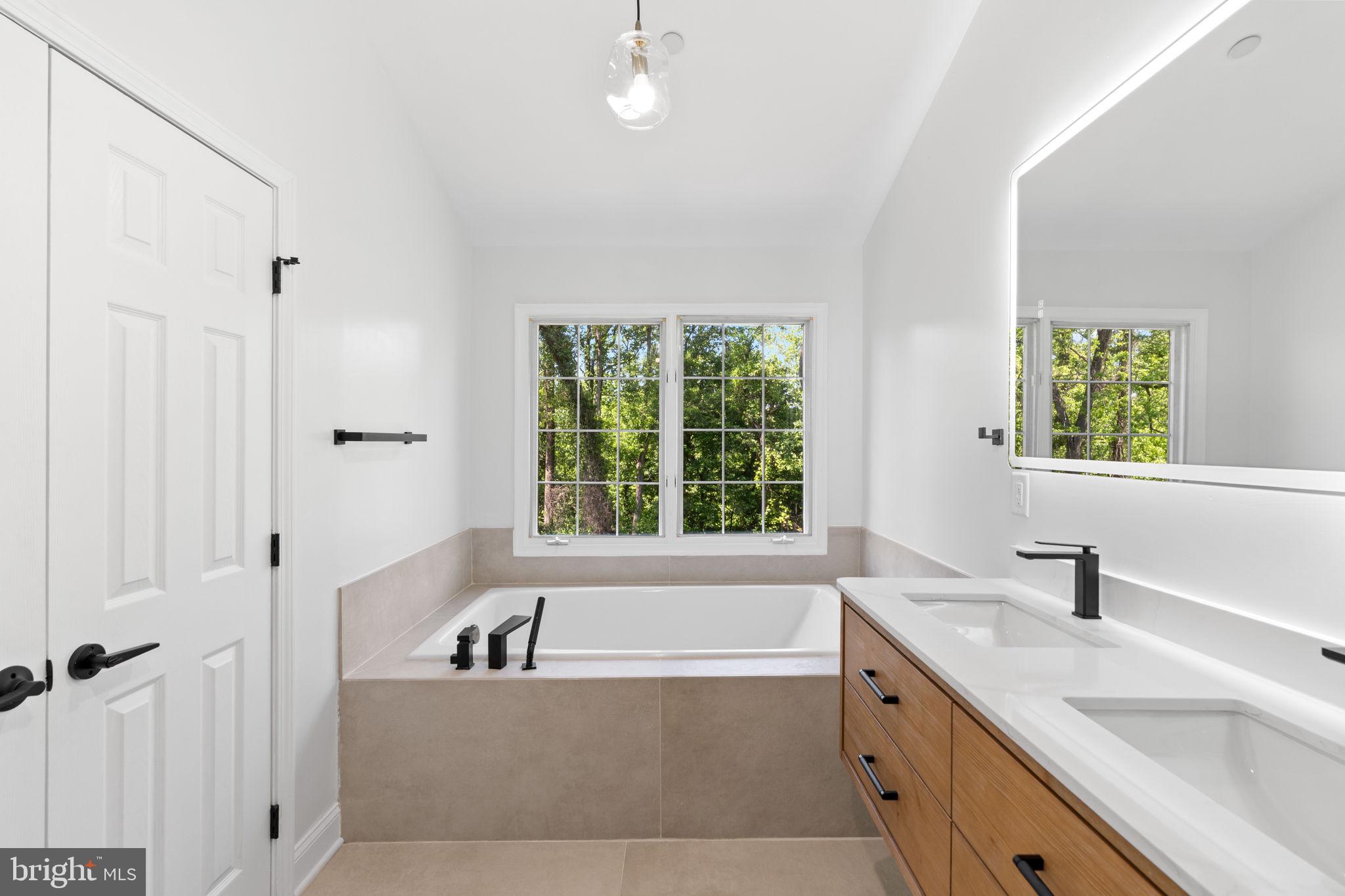 WHITLEY PARK CONDOMINIUM - Residential