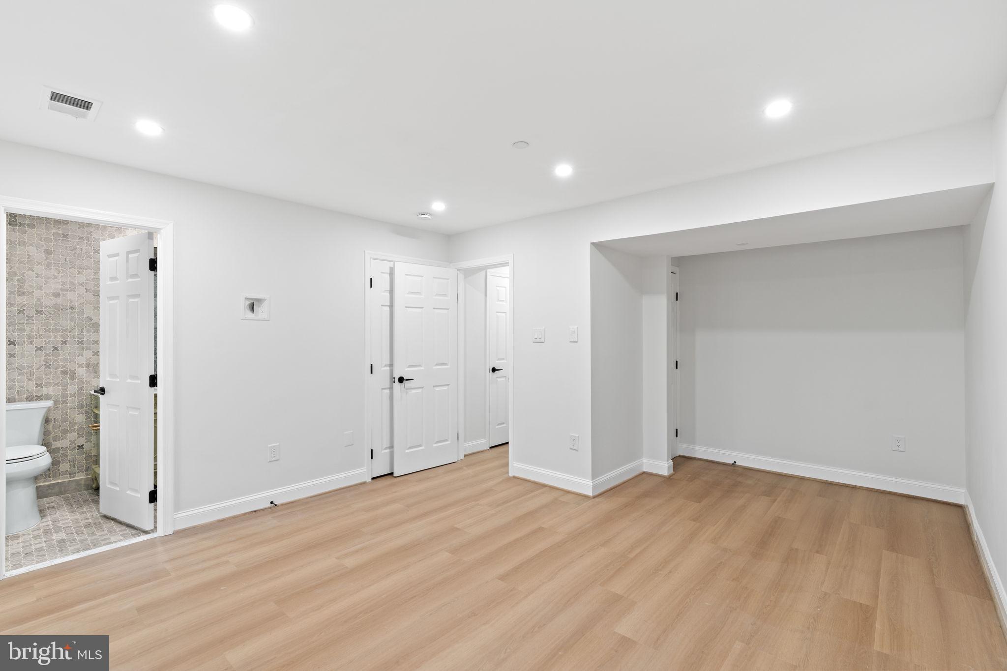 WHITLEY PARK CONDOMINIUM - Residential