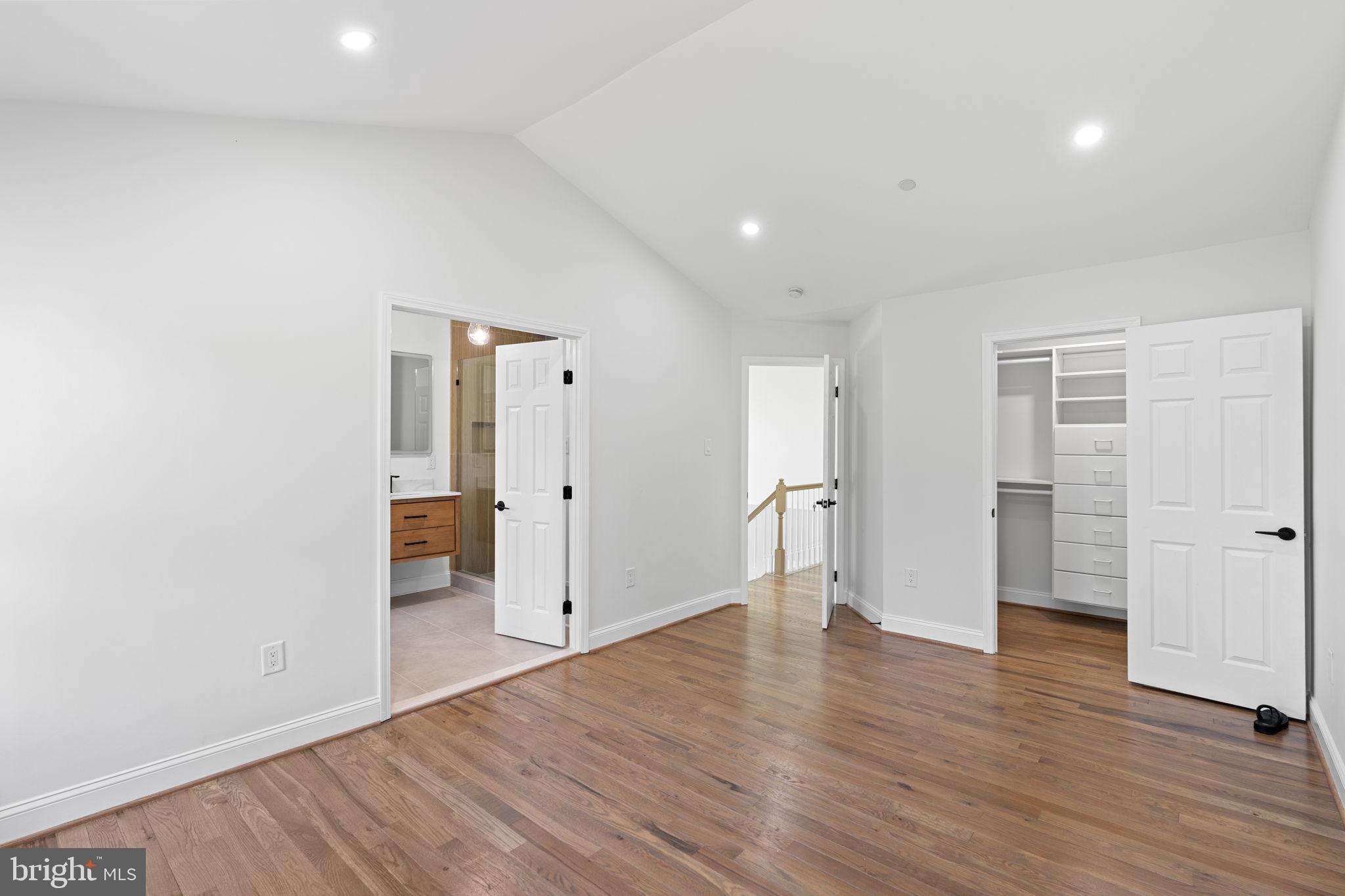 WHITLEY PARK CONDOMINIUM - Residential