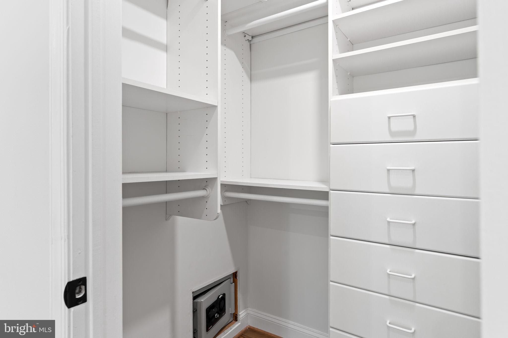 WHITLEY PARK CONDOMINIUM - Residential