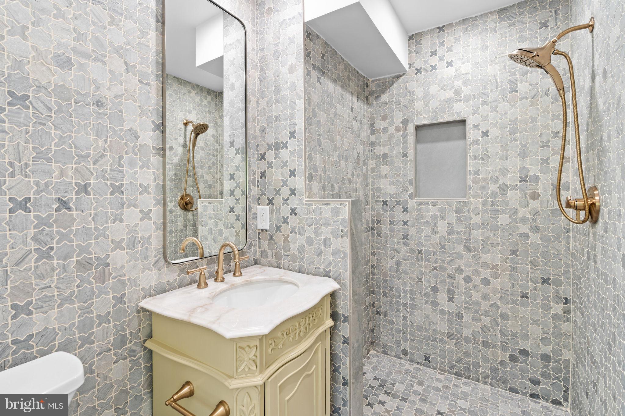 WHITLEY PARK CONDOMINIUM - Residential