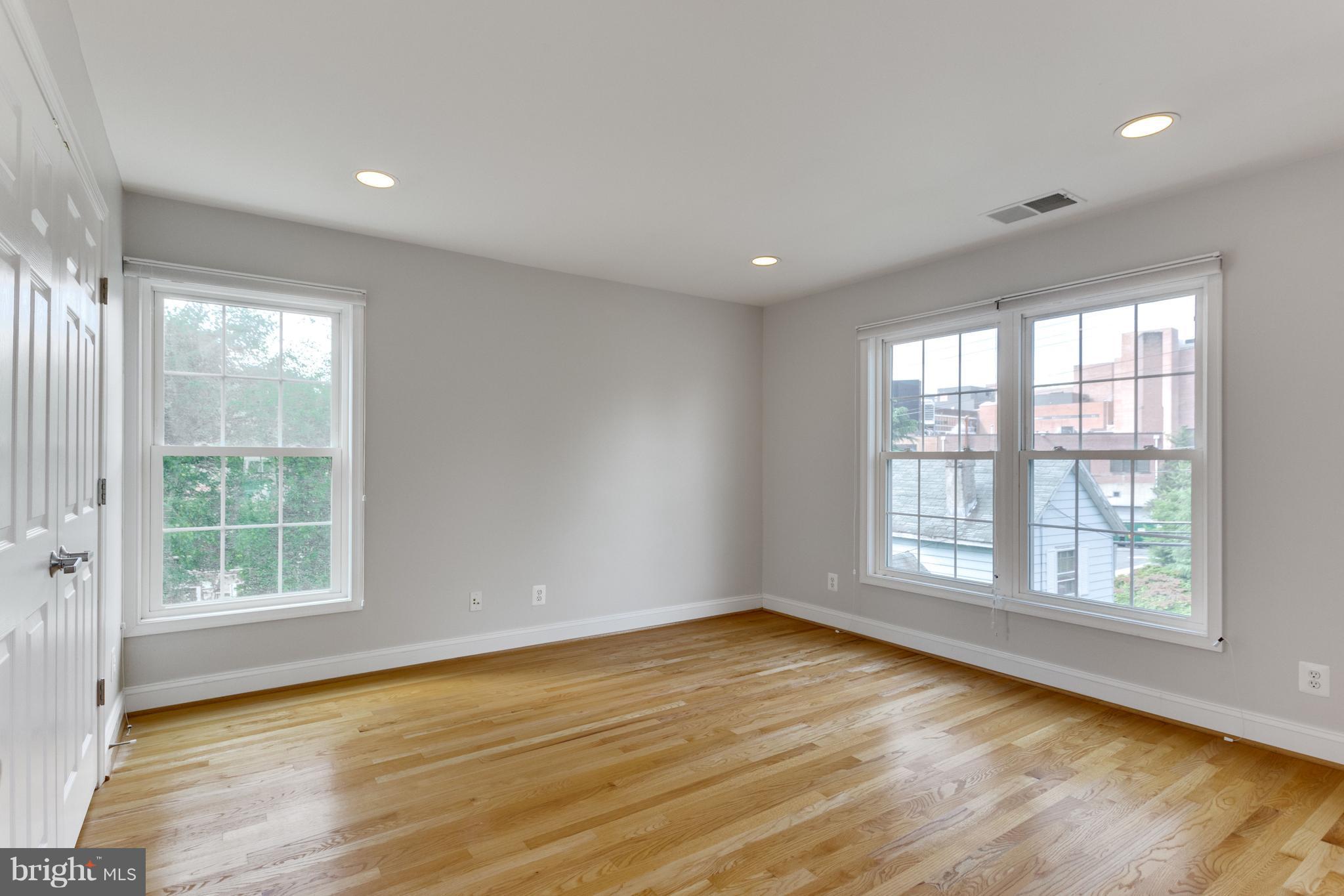 ARLINGTON HEIGHTS - Residential