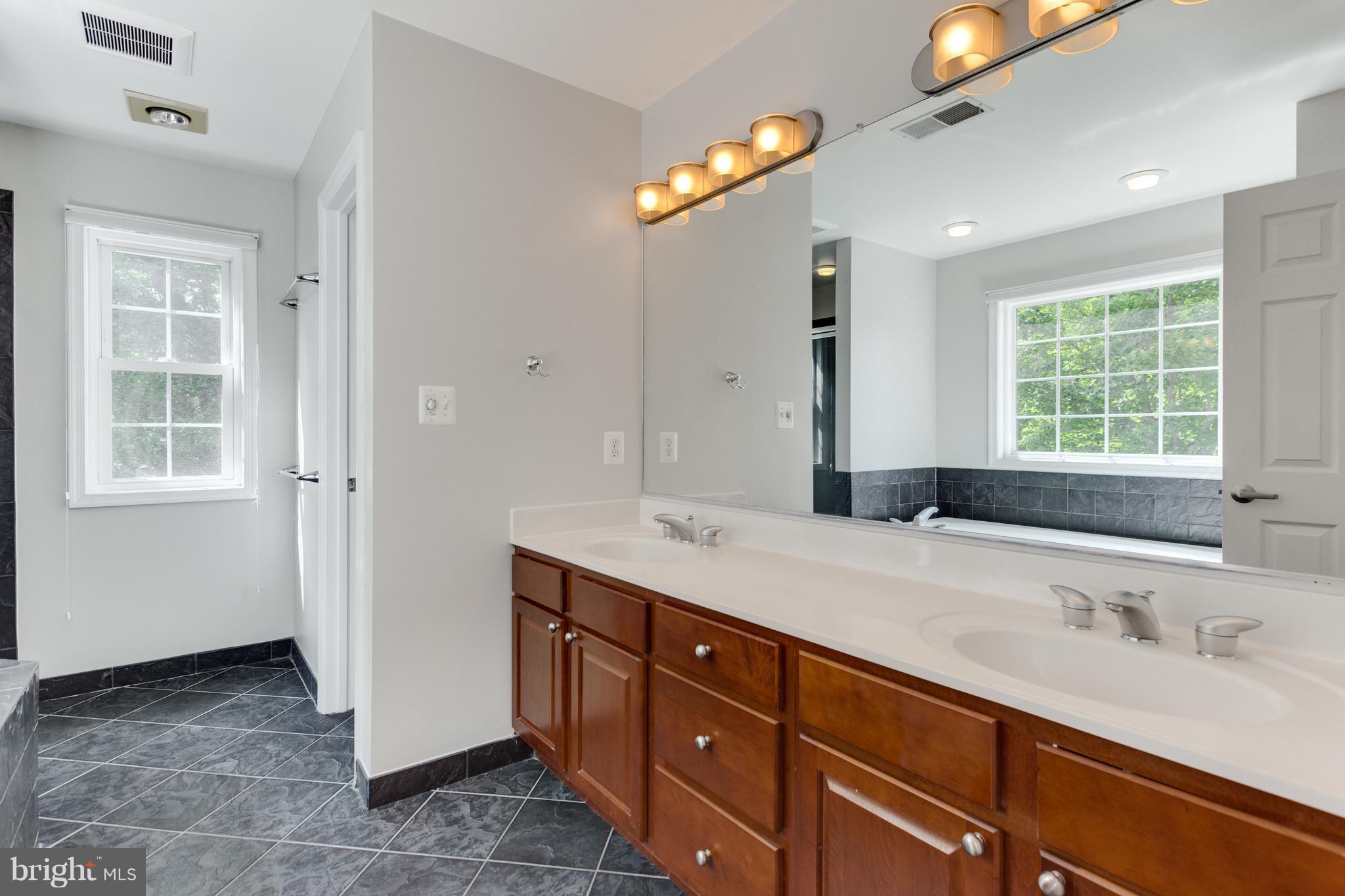 ARLINGTON HEIGHTS - Residential