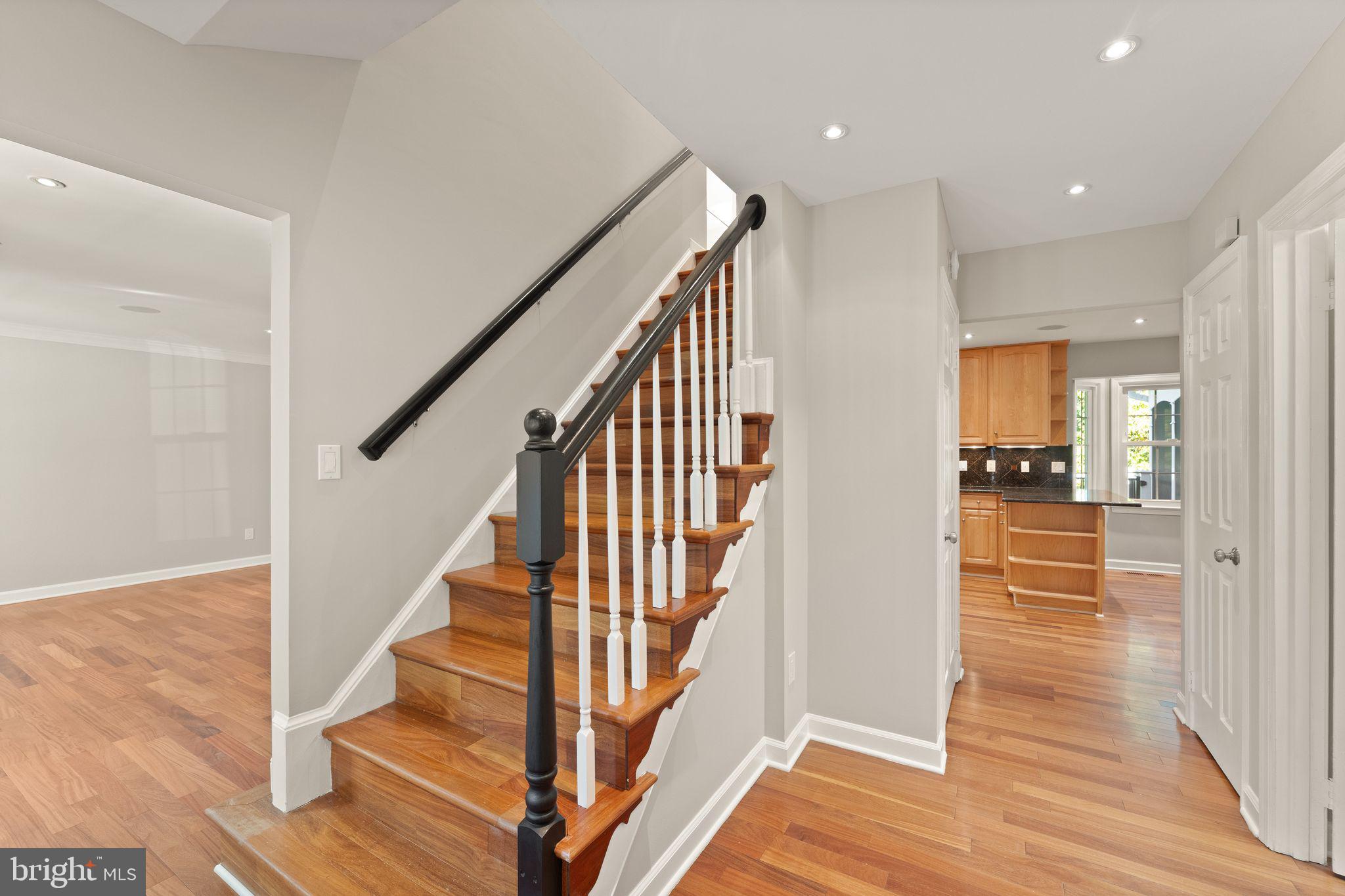 6694 STONEBROOK DRIVE