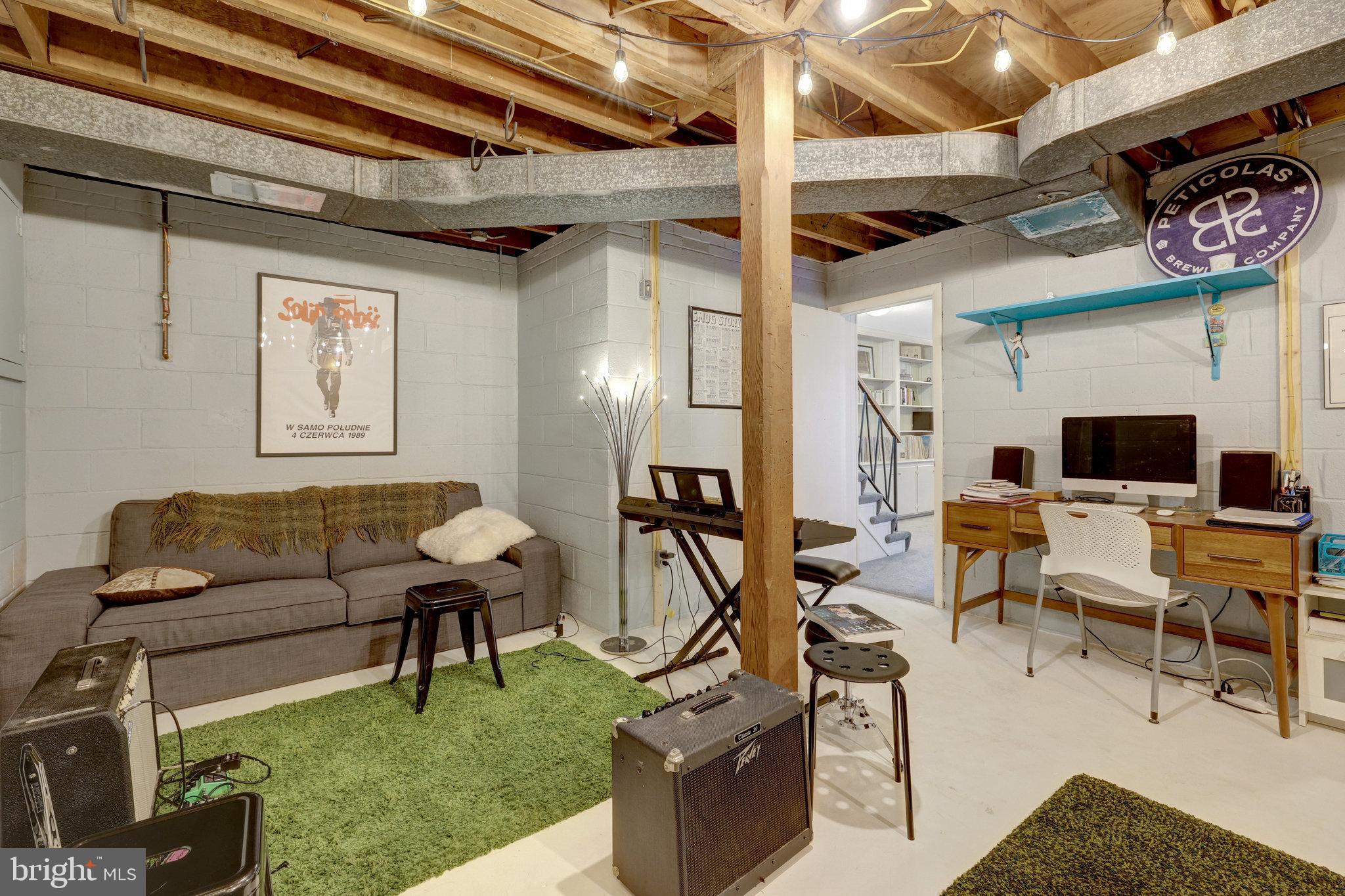 MANTUA HILLS - Residential Lease