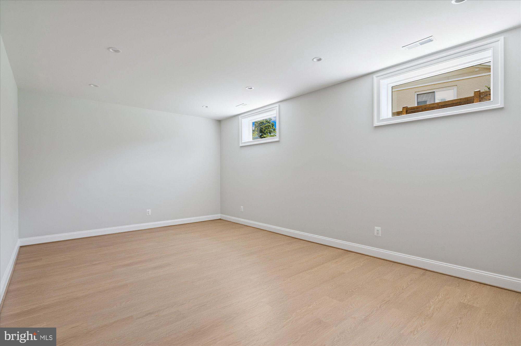 COUNTRY CLUB HILLS - Residential