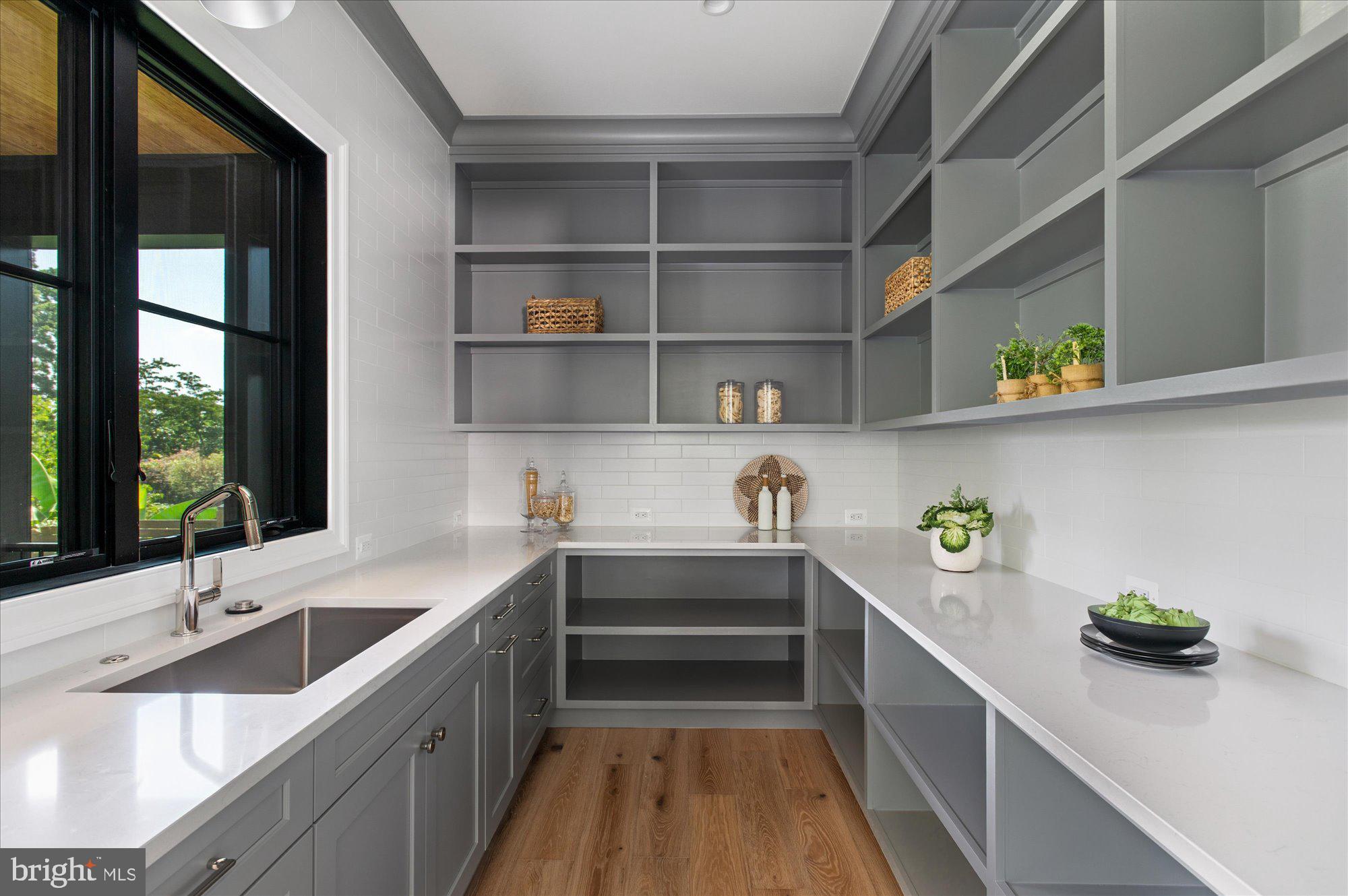 COUNTRY CLUB HILLS - Residential