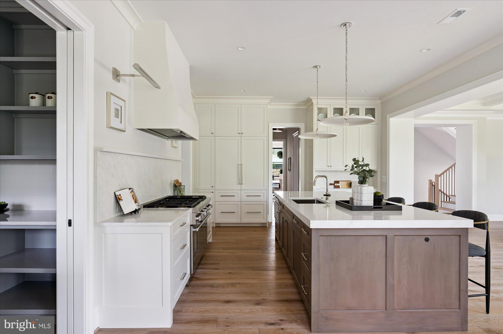 COUNTRY CLUB HILLS - Residential