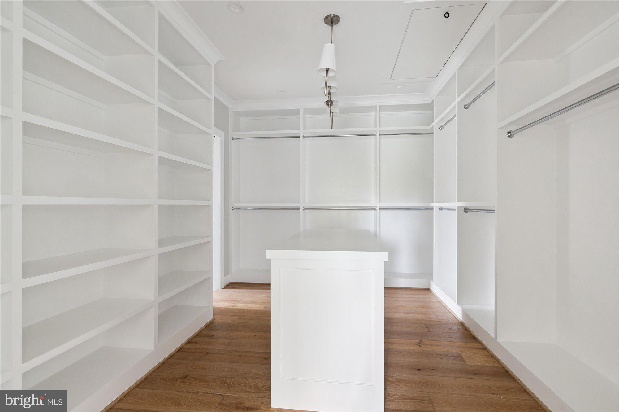 COUNTRY CLUB HILLS - Residential