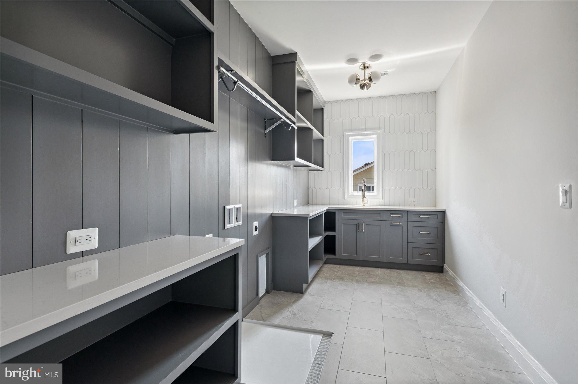 COUNTRY CLUB HILLS - Residential