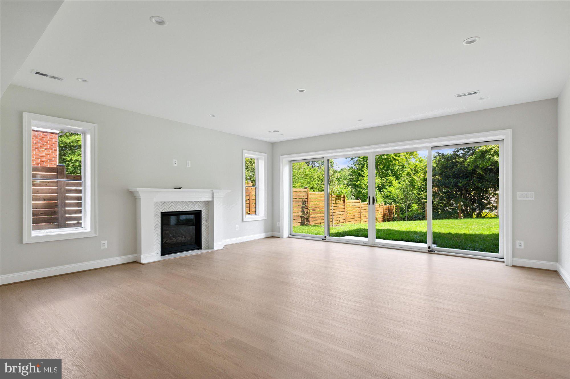 COUNTRY CLUB HILLS - Residential