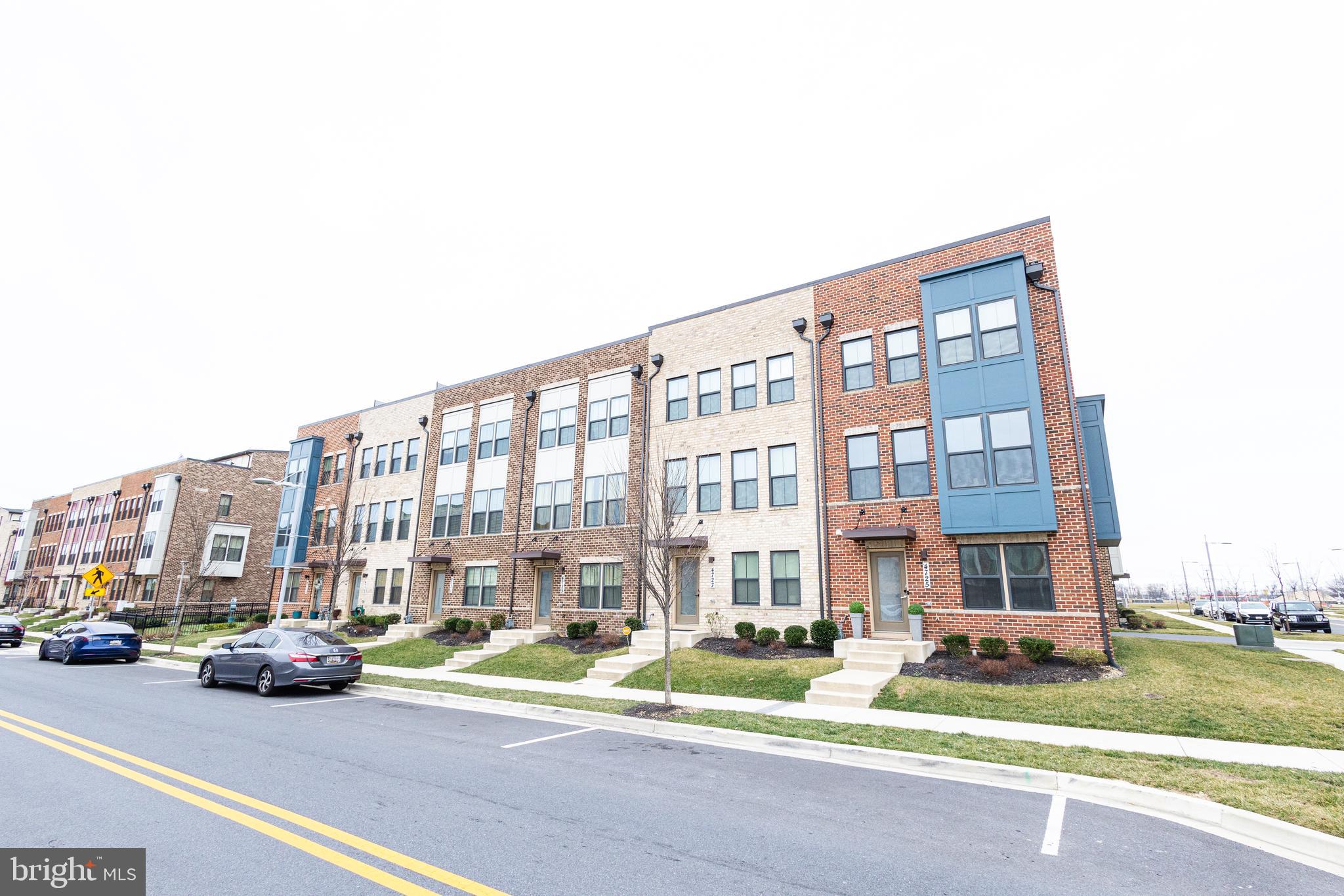 VILLAGE OF TOWNE SQUARE - Residential Lease