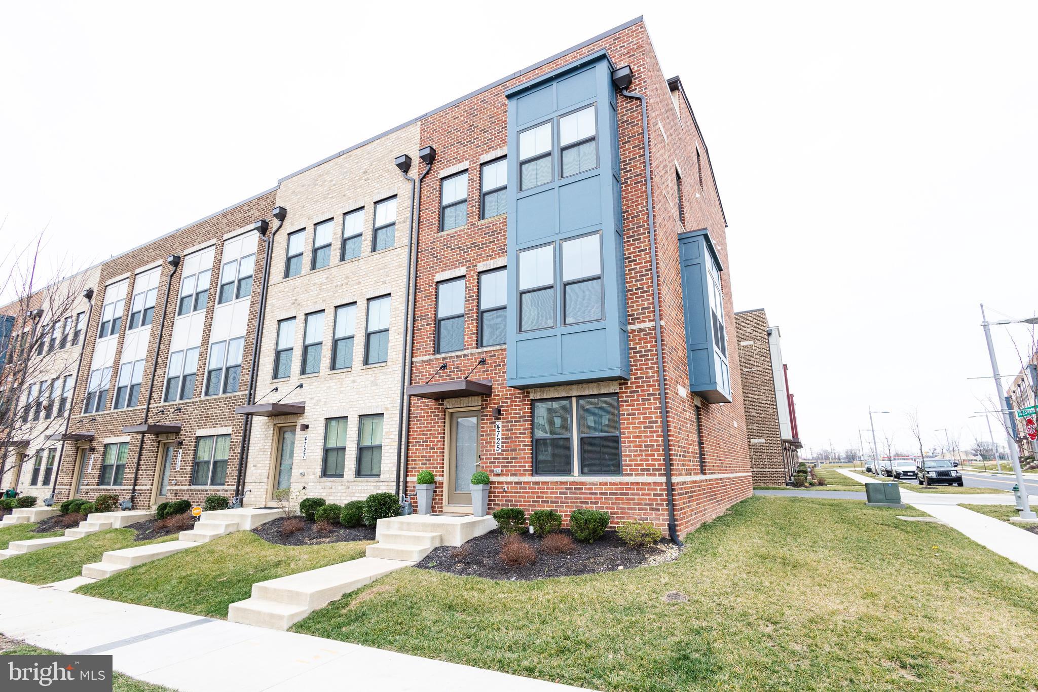 VILLAGE OF TOWNE SQUARE - Residential Lease