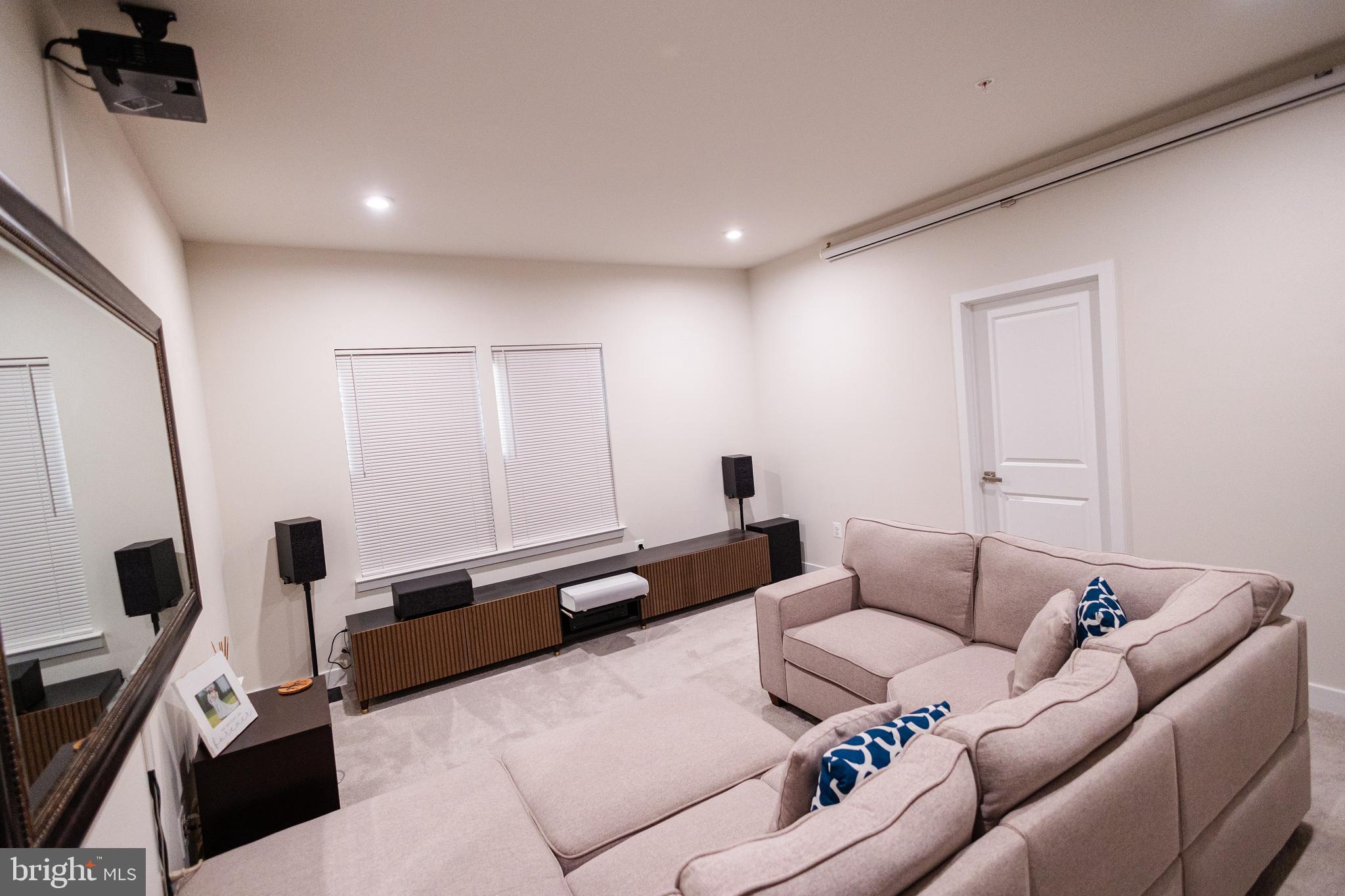 VILLAGE OF TOWNE SQUARE - Residential Lease