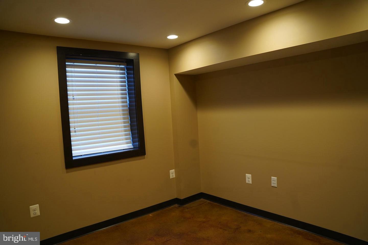 7595 MARTINSBURG PIKE A