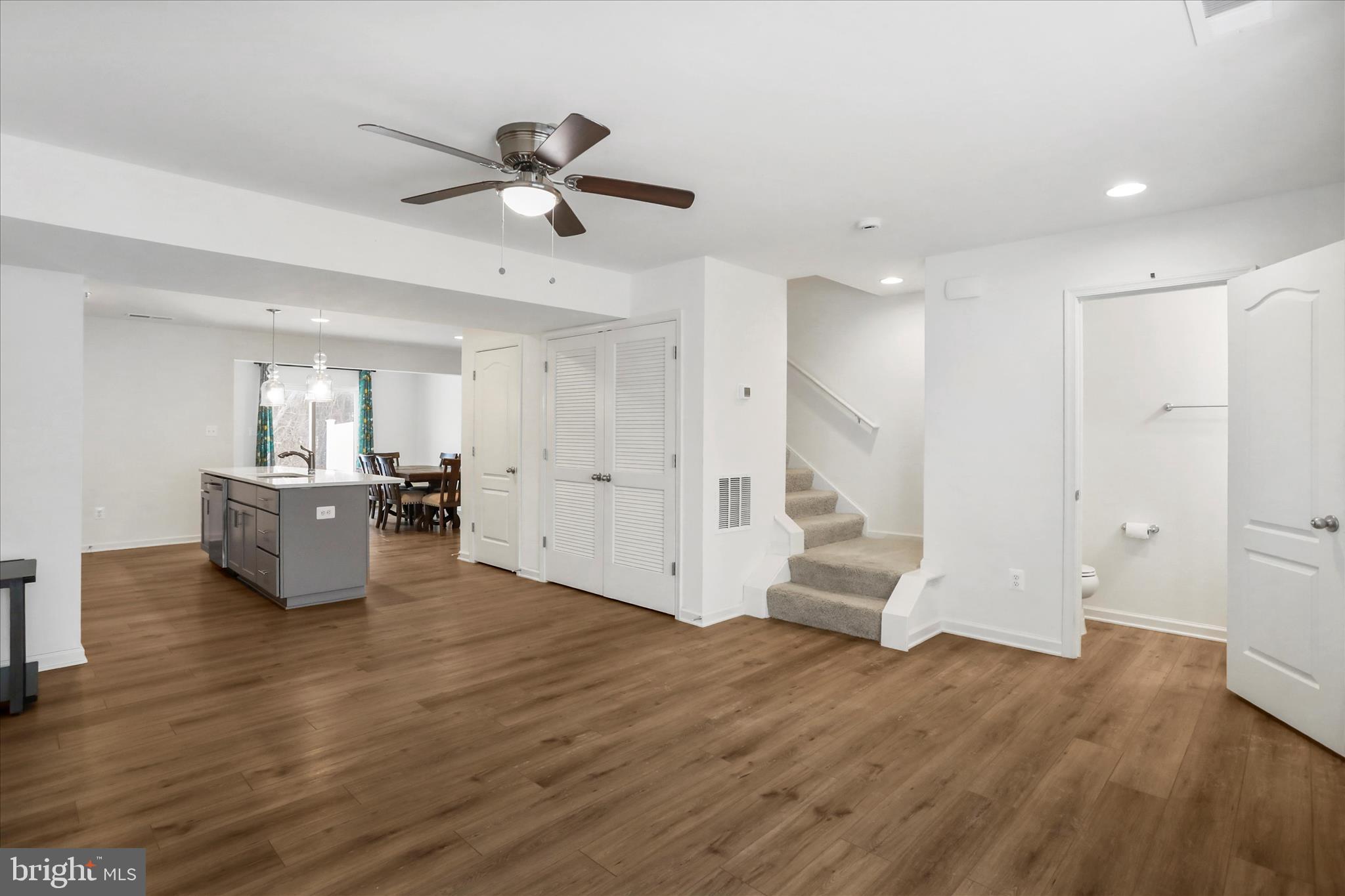 WHISPERING PINES - Residential