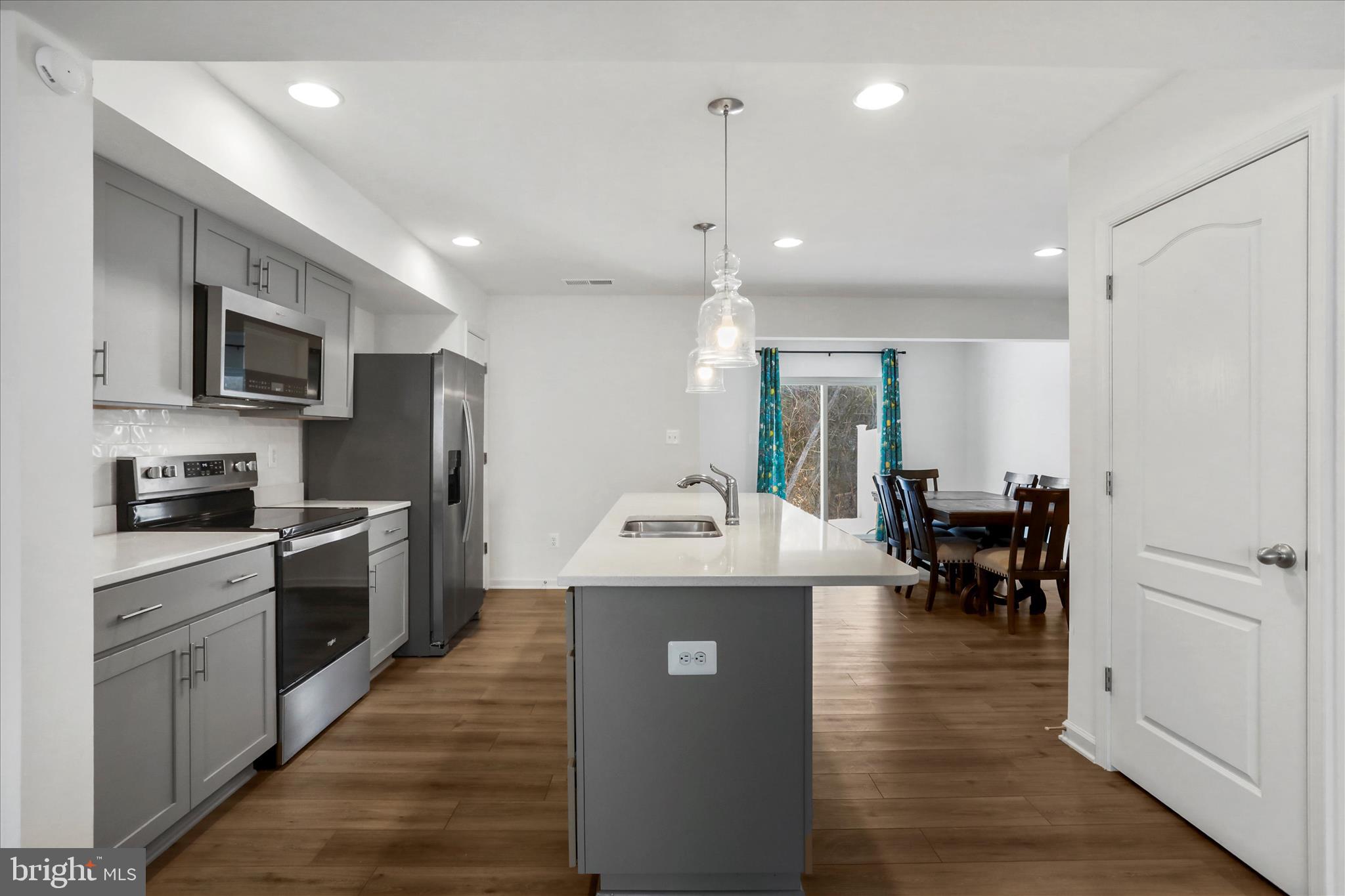 WHISPERING PINES - Residential