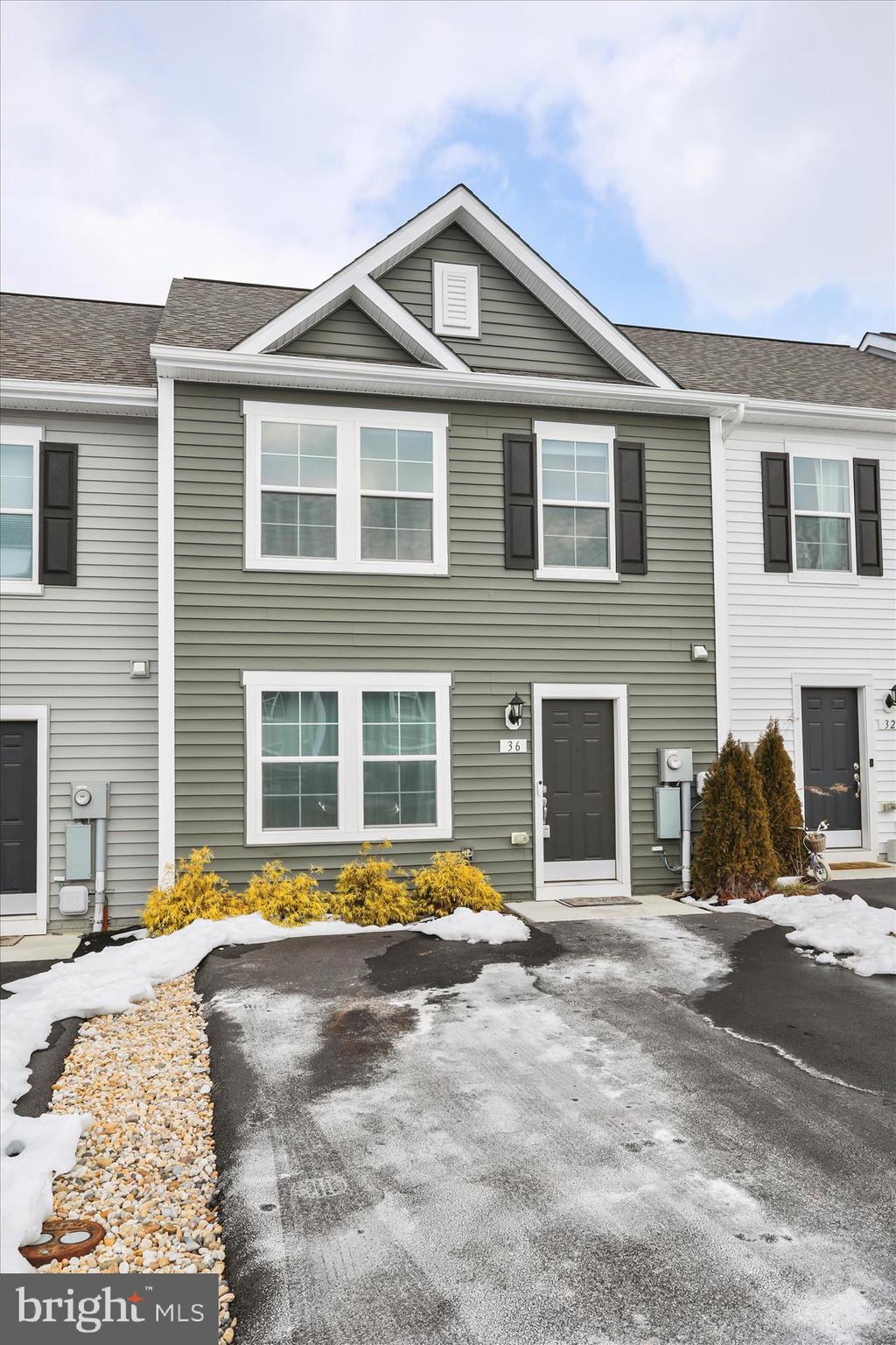 WHISPERING PINES - Residential