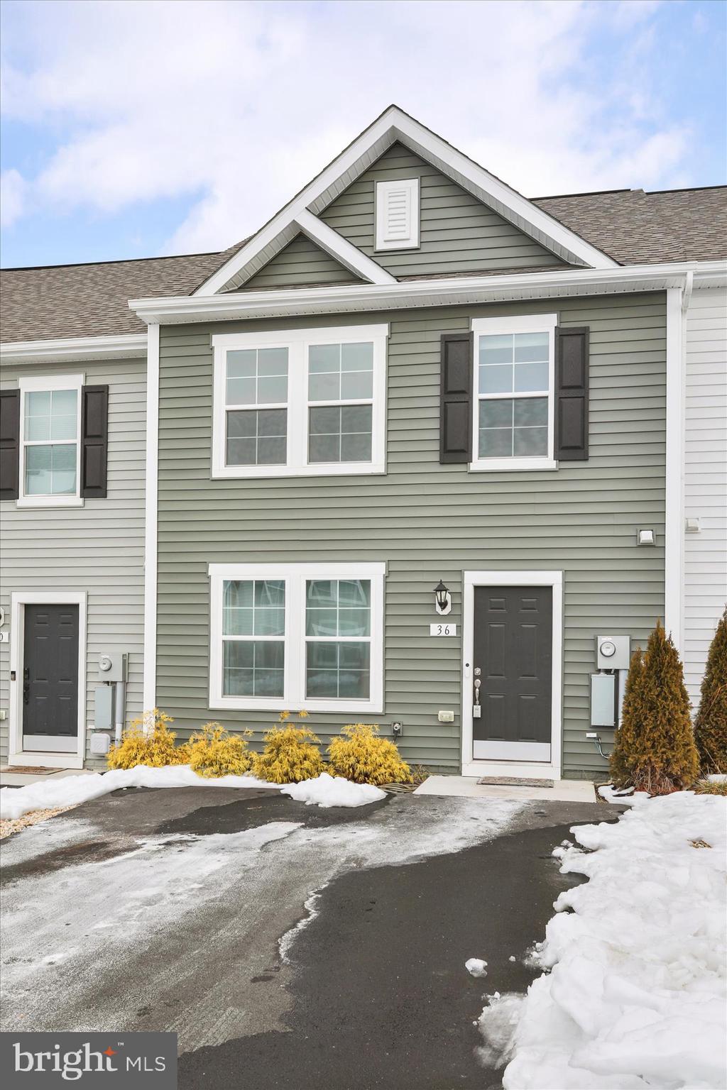 WHISPERING PINES - Residential