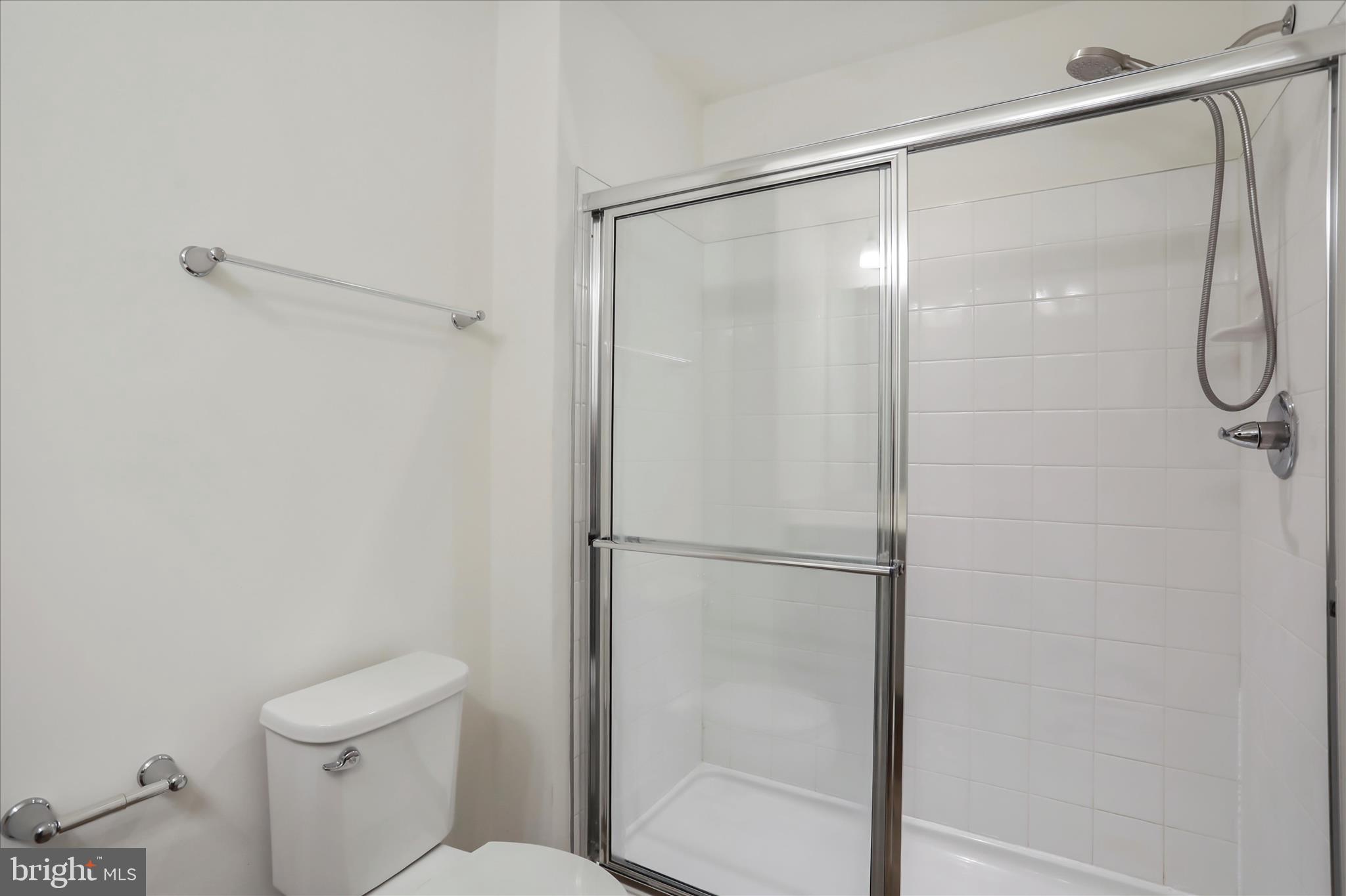 WHISPERING PINES - Residential