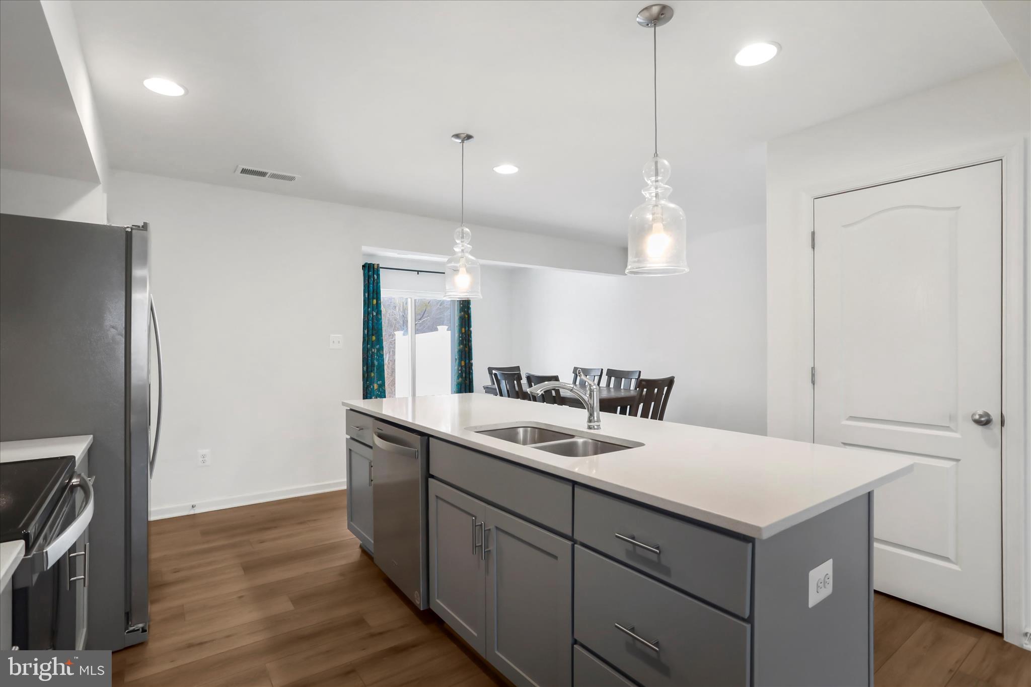 WHISPERING PINES - Residential