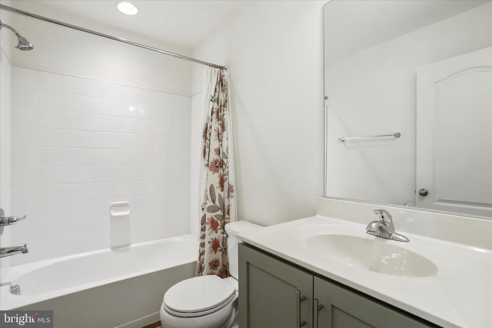 WHISPERING PINES - Residential