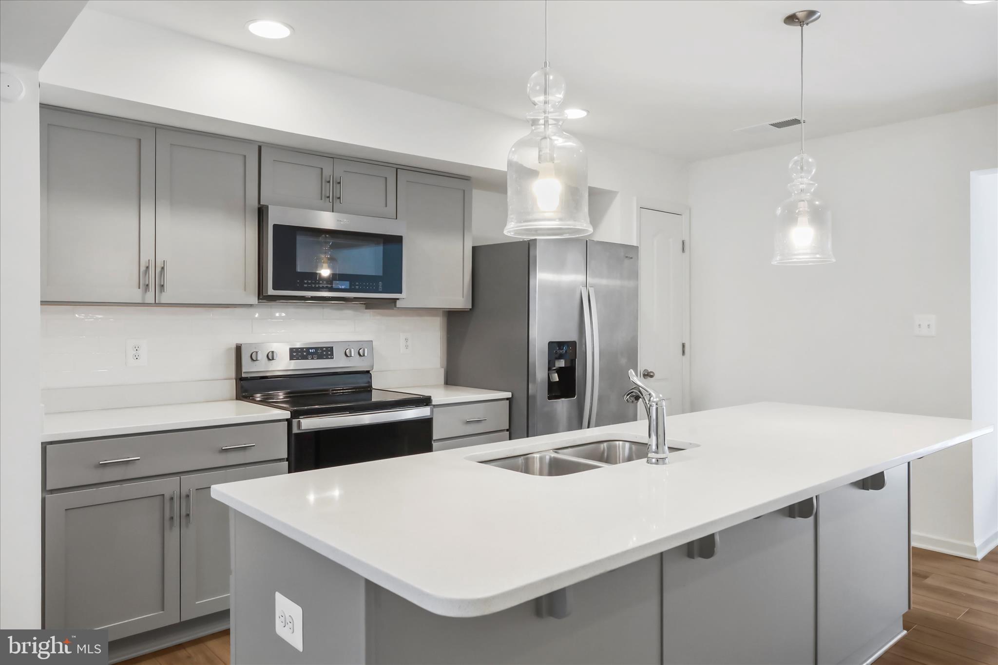 WHISPERING PINES - Residential