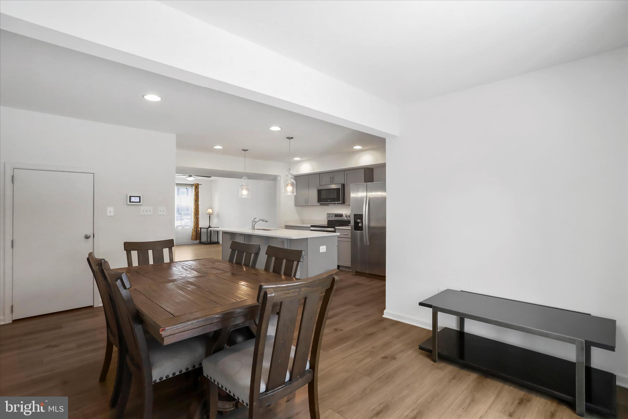 WHISPERING PINES - Residential