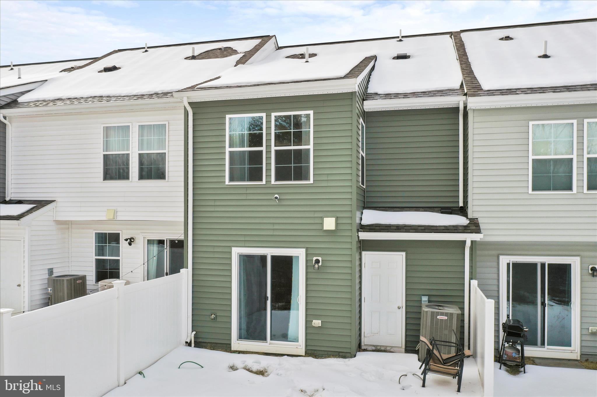 WHISPERING PINES - Residential