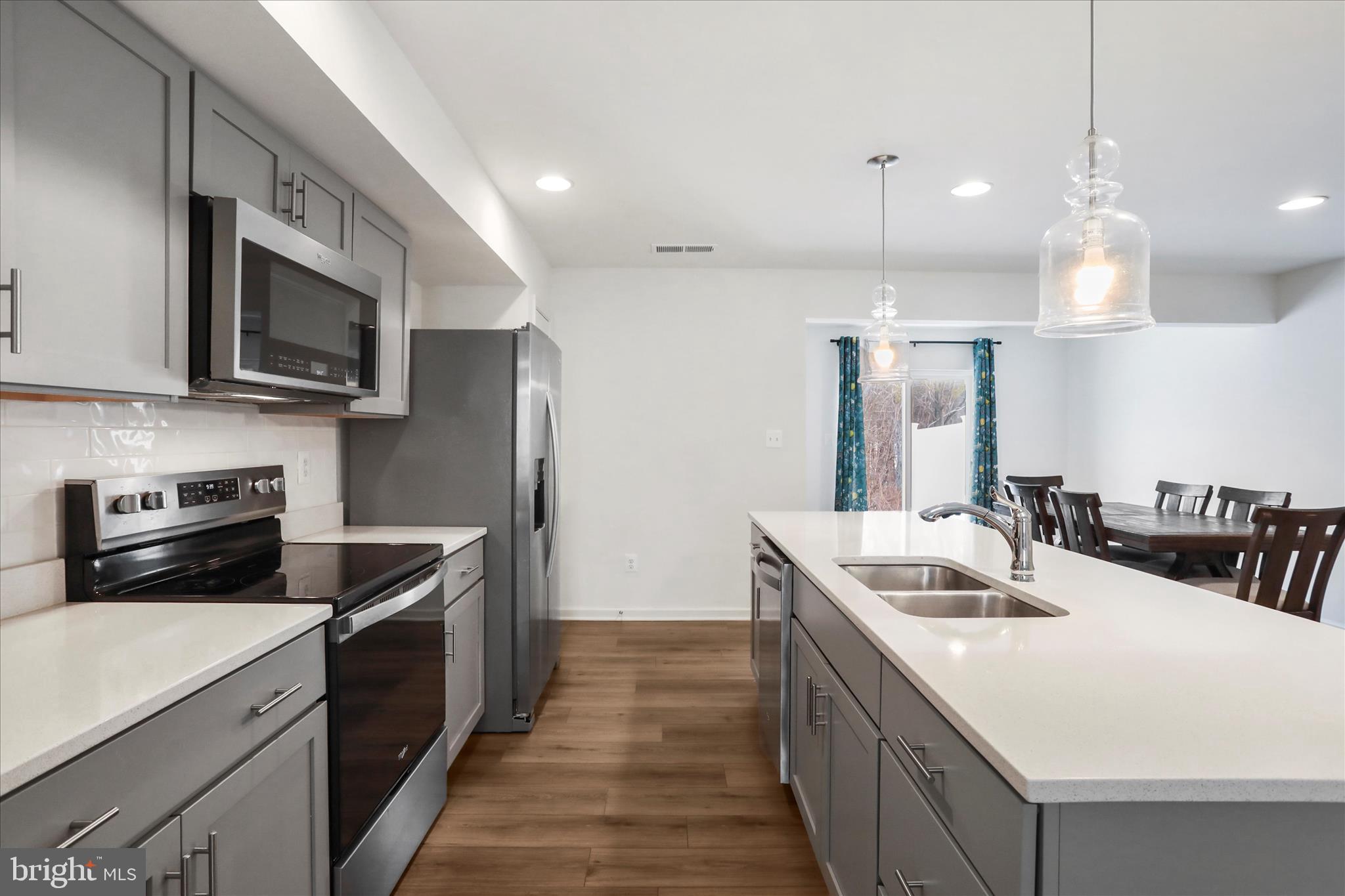 WHISPERING PINES - Residential