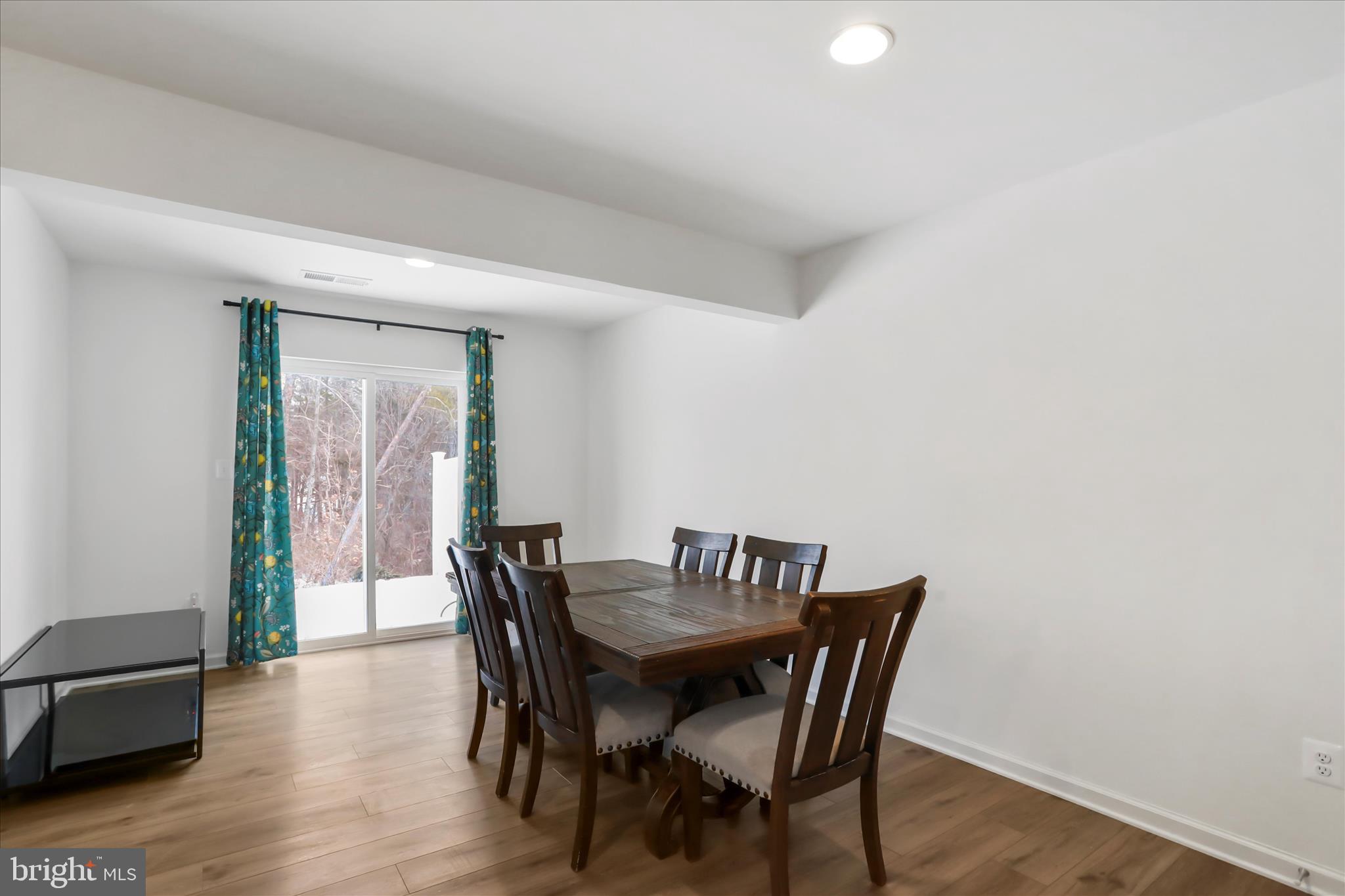 WHISPERING PINES - Residential