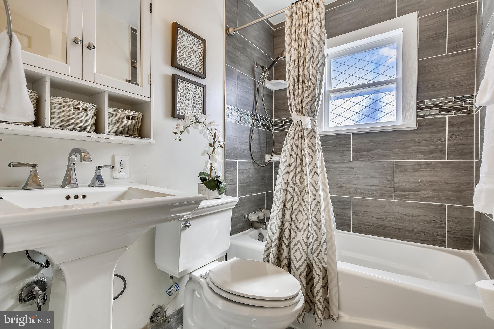 BURGUNDY VILLAGE - Residential