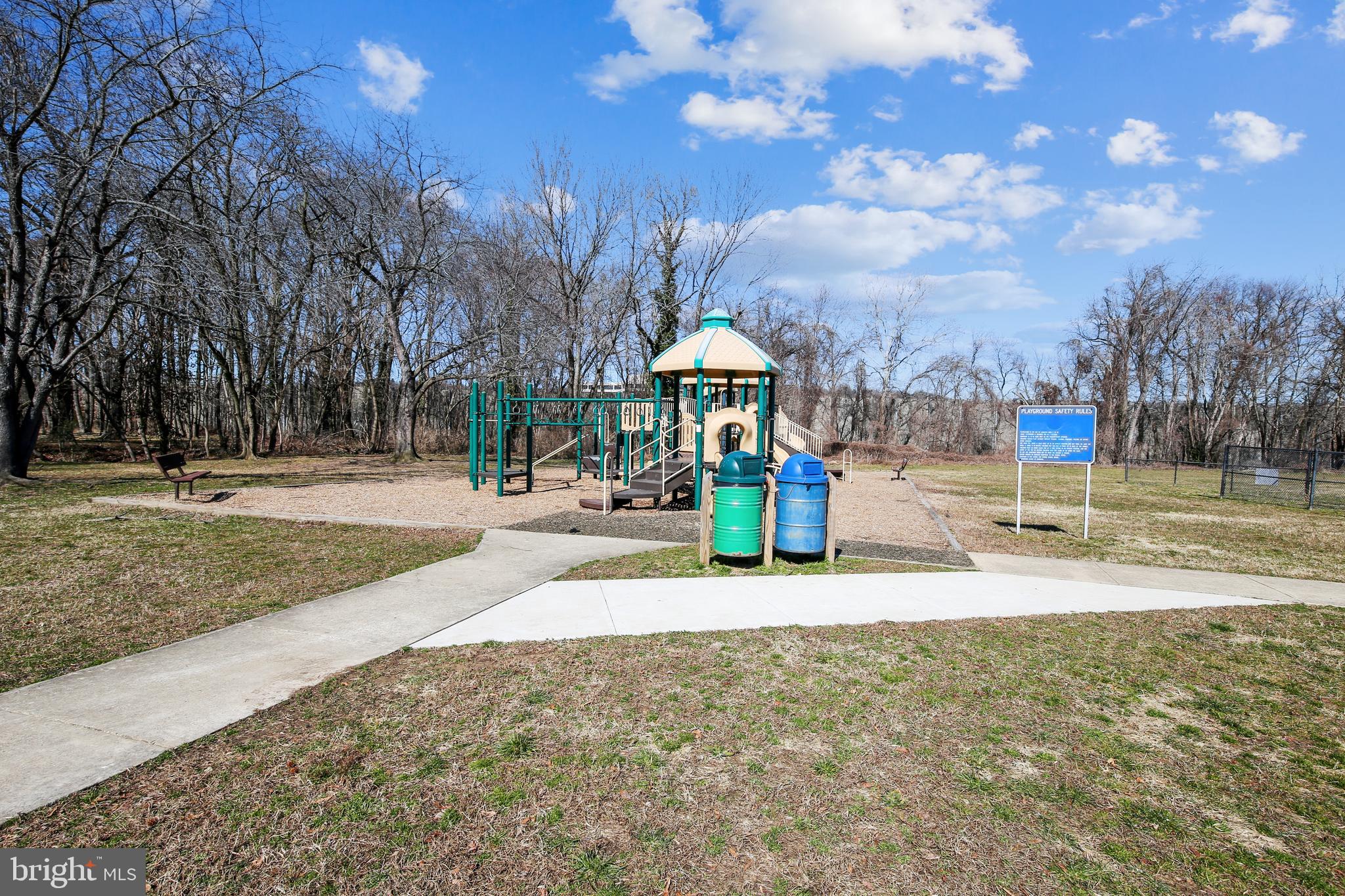 BURGUNDY VILLAGE - Residential