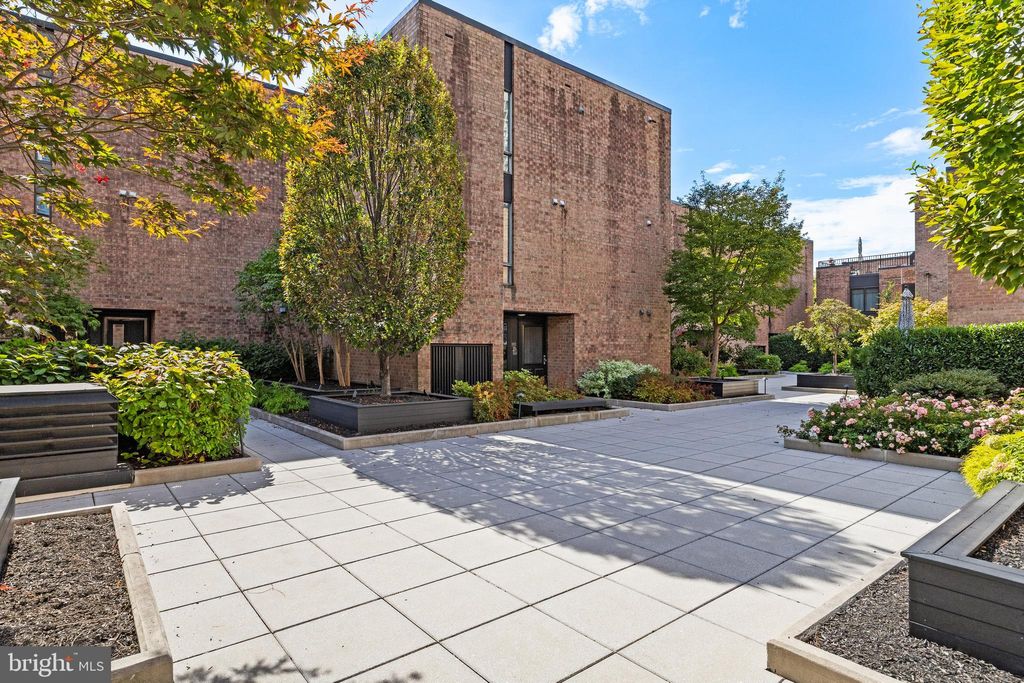 Photo of 130 Spruce Street #27A, PHILADELPHIA, PA 19106 (MLS # PAPH2539980)