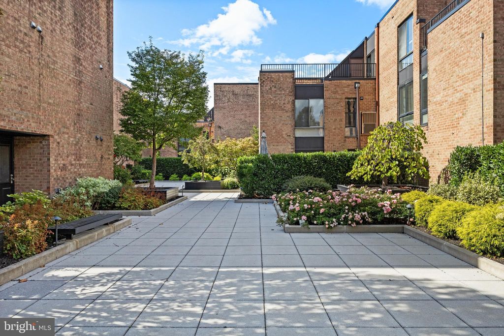 Photo of 130 Spruce Street #27A, PHILADELPHIA, PA 19106 (MLS # PAPH2539980)