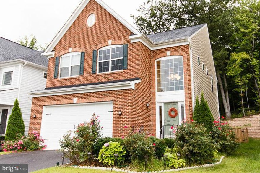 Luxury at an affordable price!  3000 finished sqft, many upgrades including stainless steel appliances, hardwood, gourmet kitchen, iron railing, and large patio for entertaining.  Conveniently located near shopping, public transit, and commuter lots.  Flexible lease terms.