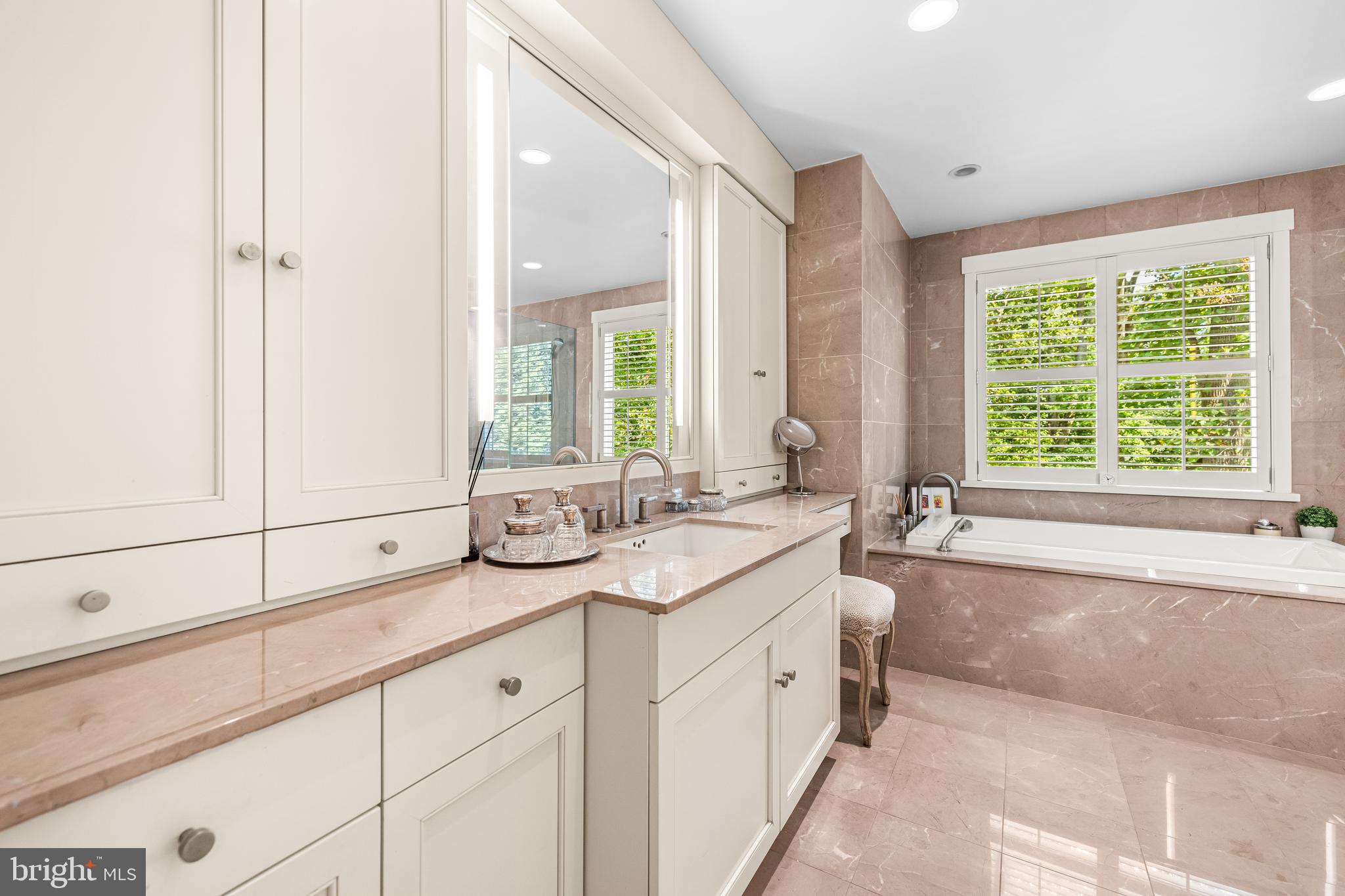 ROCKLAND - Residential