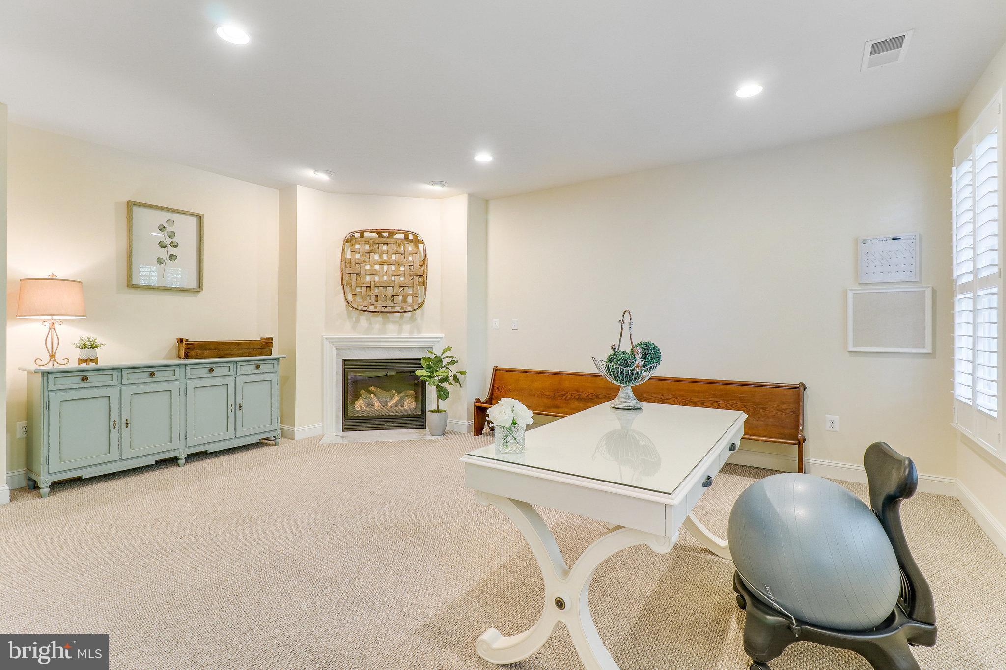 JAGUAR/YORKTOWN - Residential