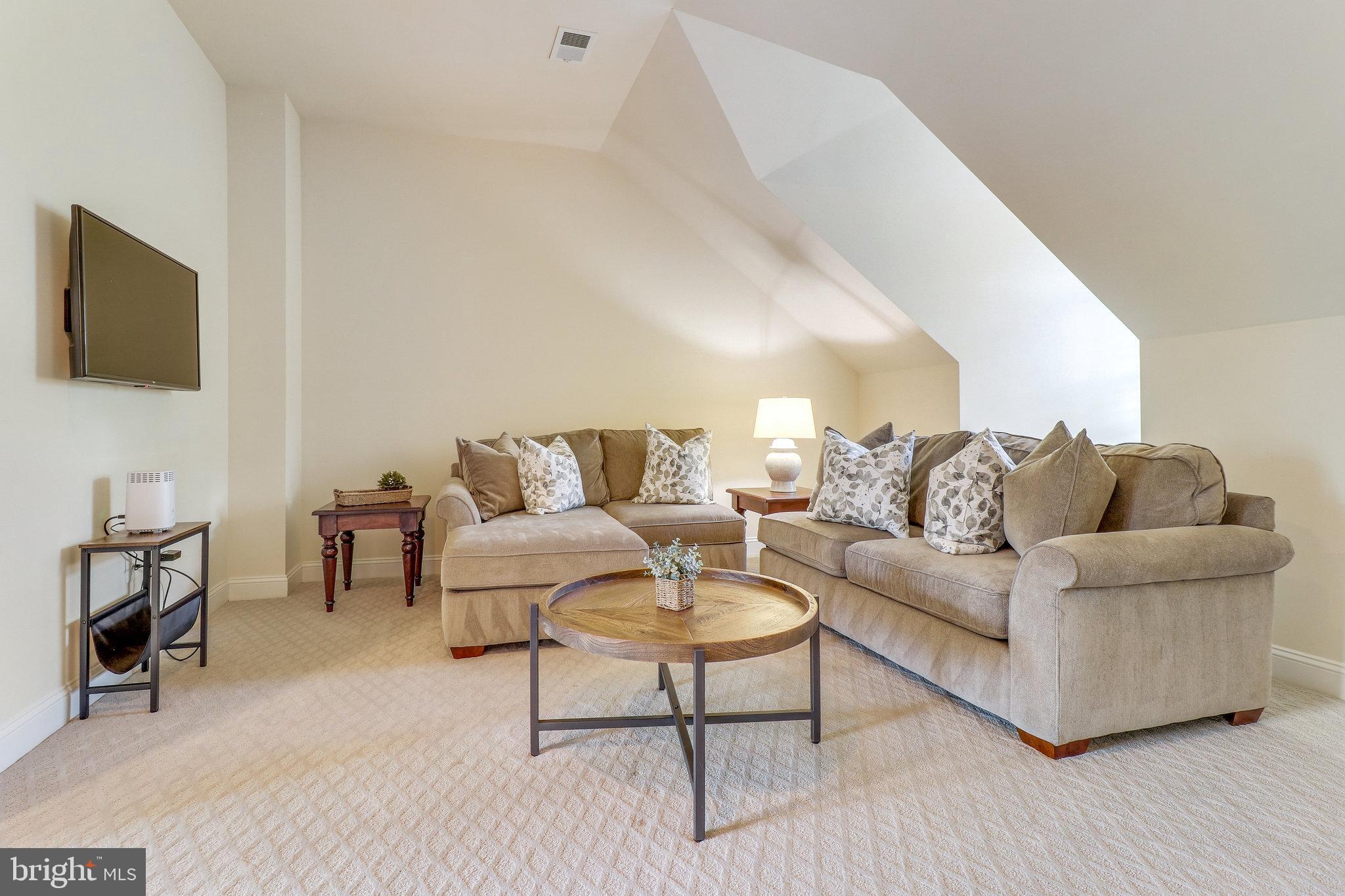 JAGUAR/YORKTOWN - Residential