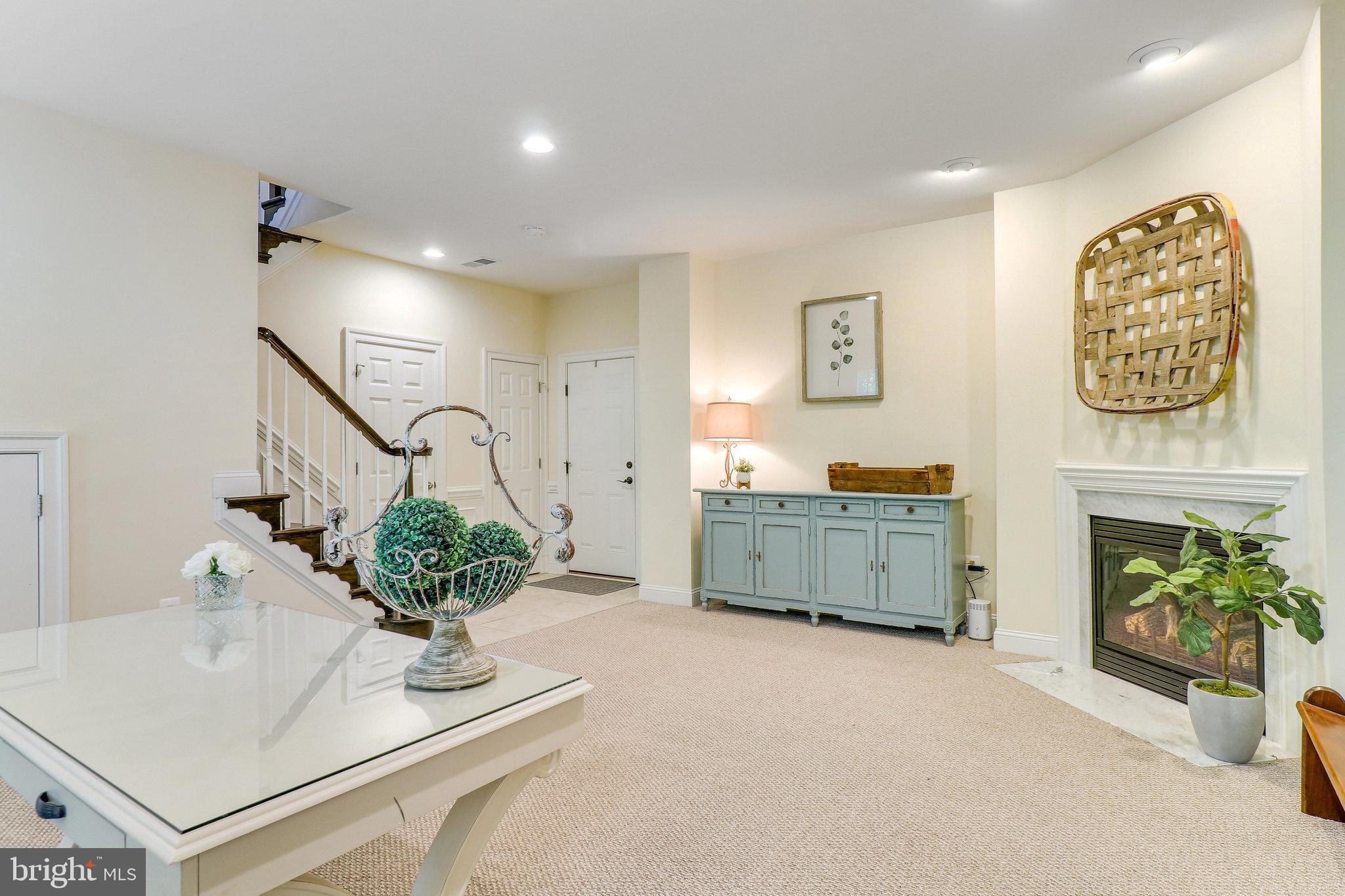 JAGUAR/YORKTOWN - Residential