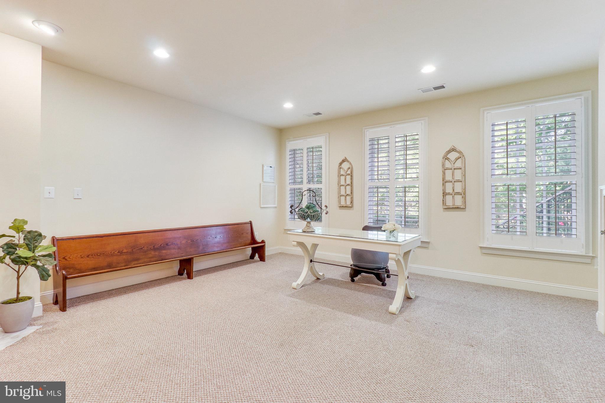 JAGUAR/YORKTOWN - Residential