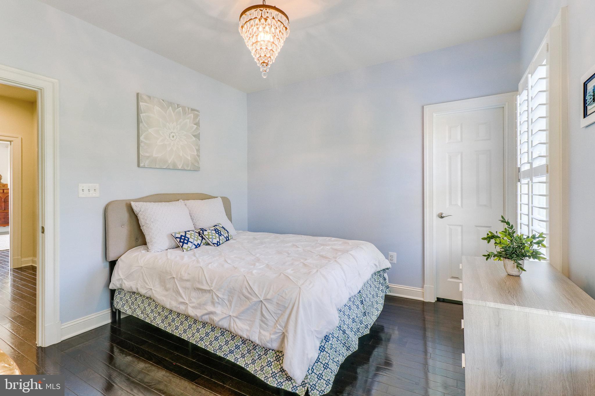 JAGUAR/YORKTOWN - Residential