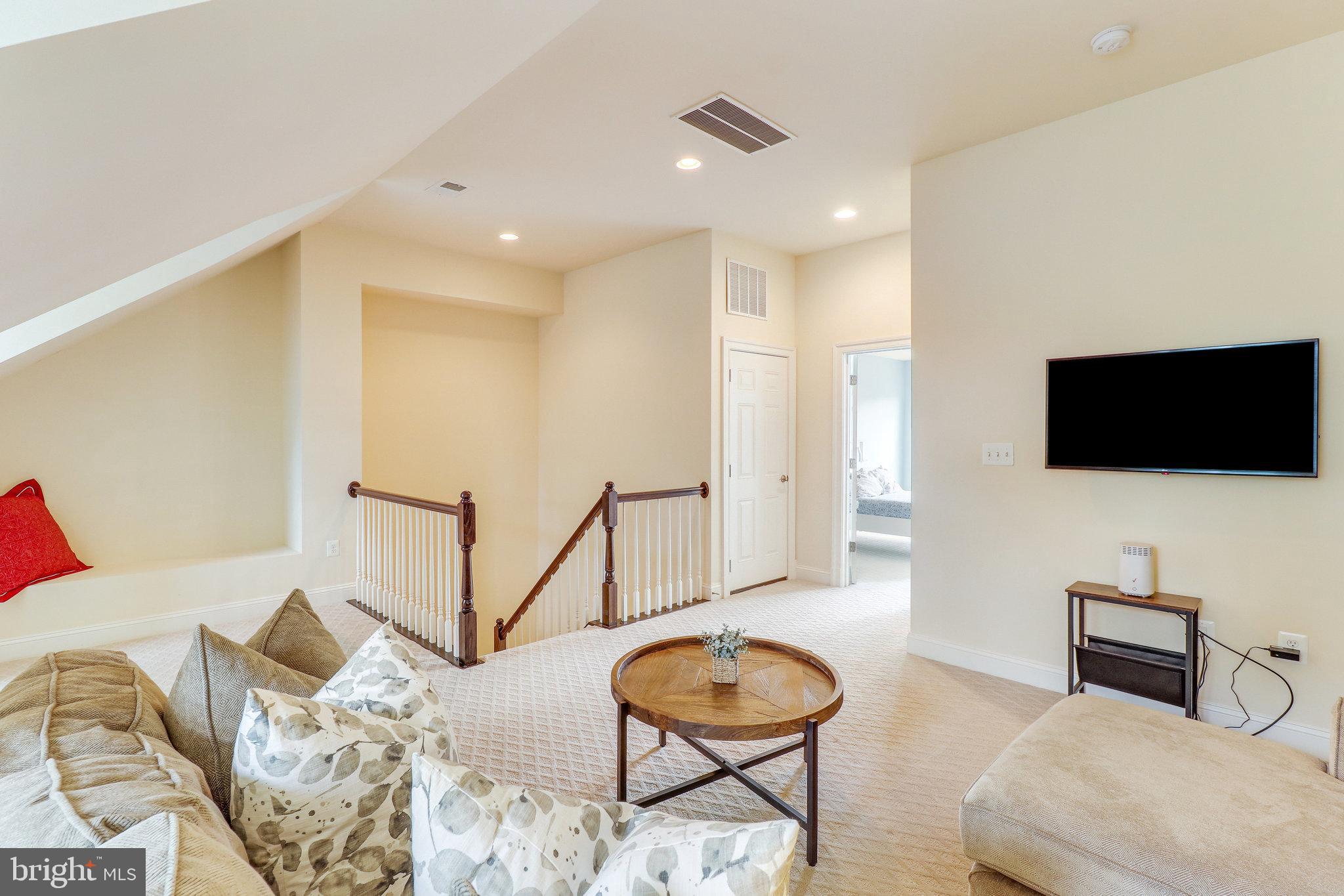 JAGUAR/YORKTOWN - Residential