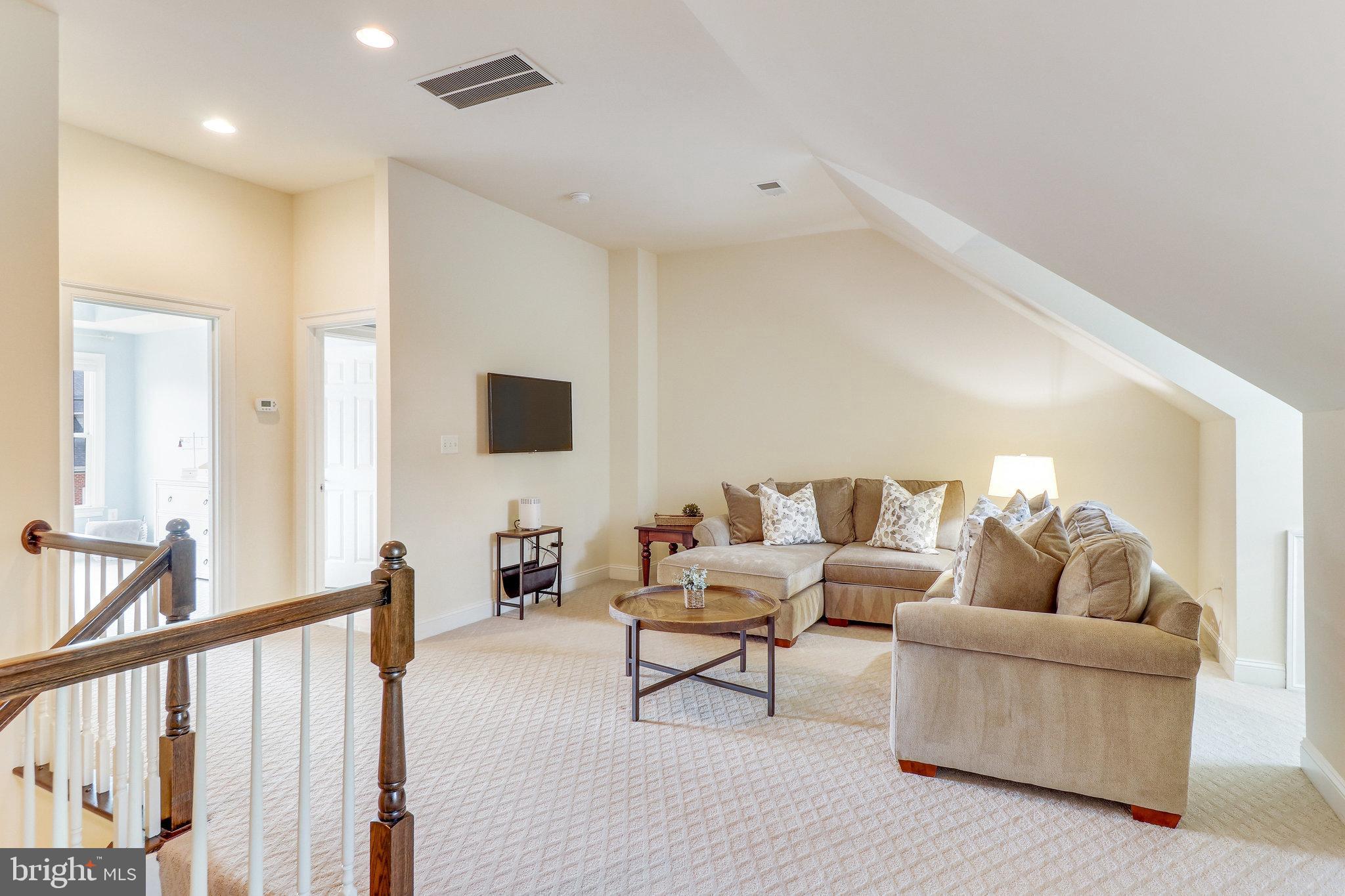 JAGUAR/YORKTOWN - Residential