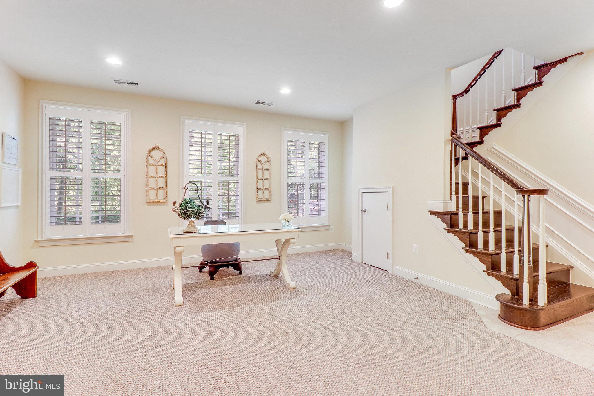 JAGUAR/YORKTOWN - Residential