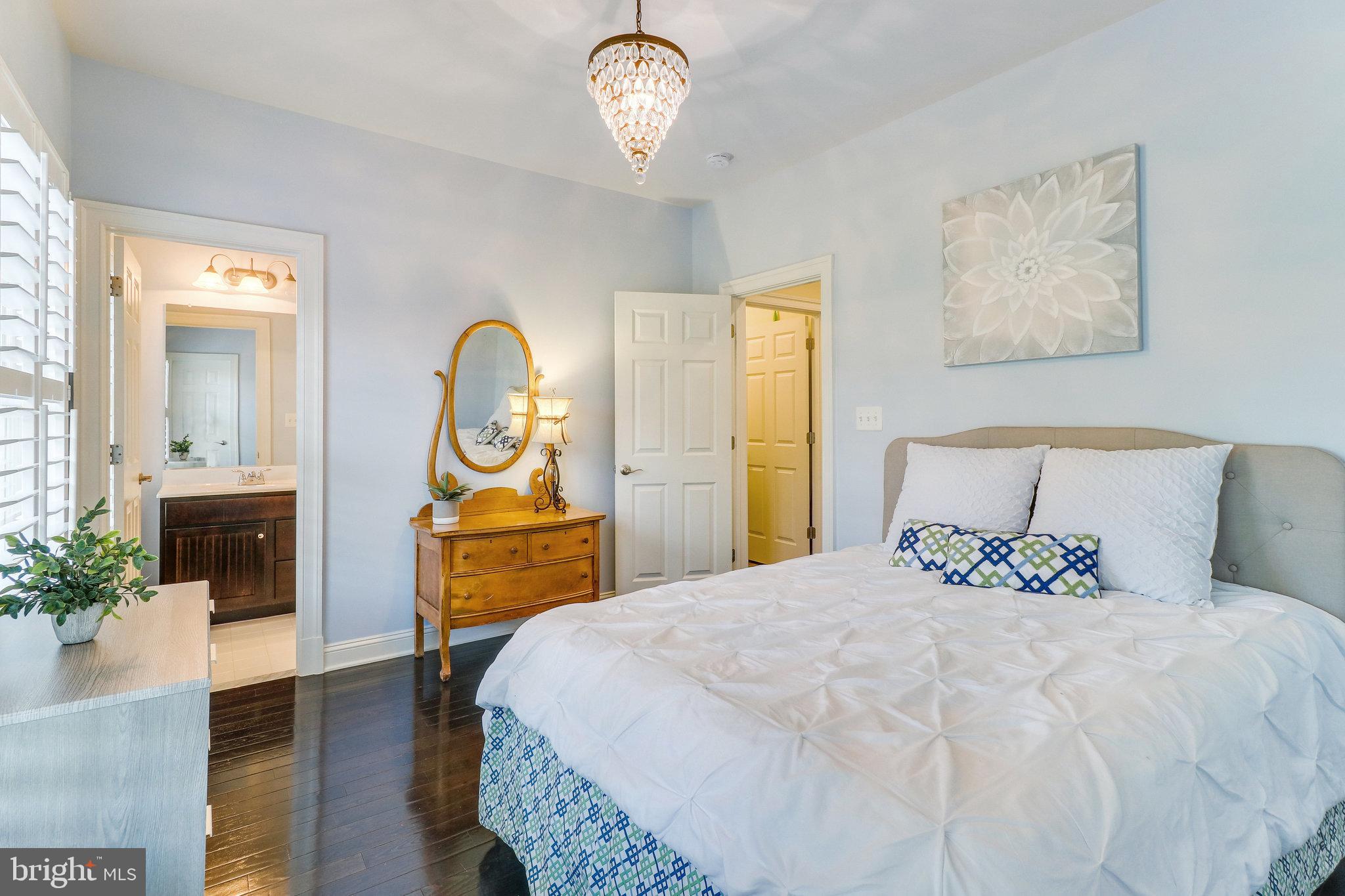 JAGUAR/YORKTOWN - Residential