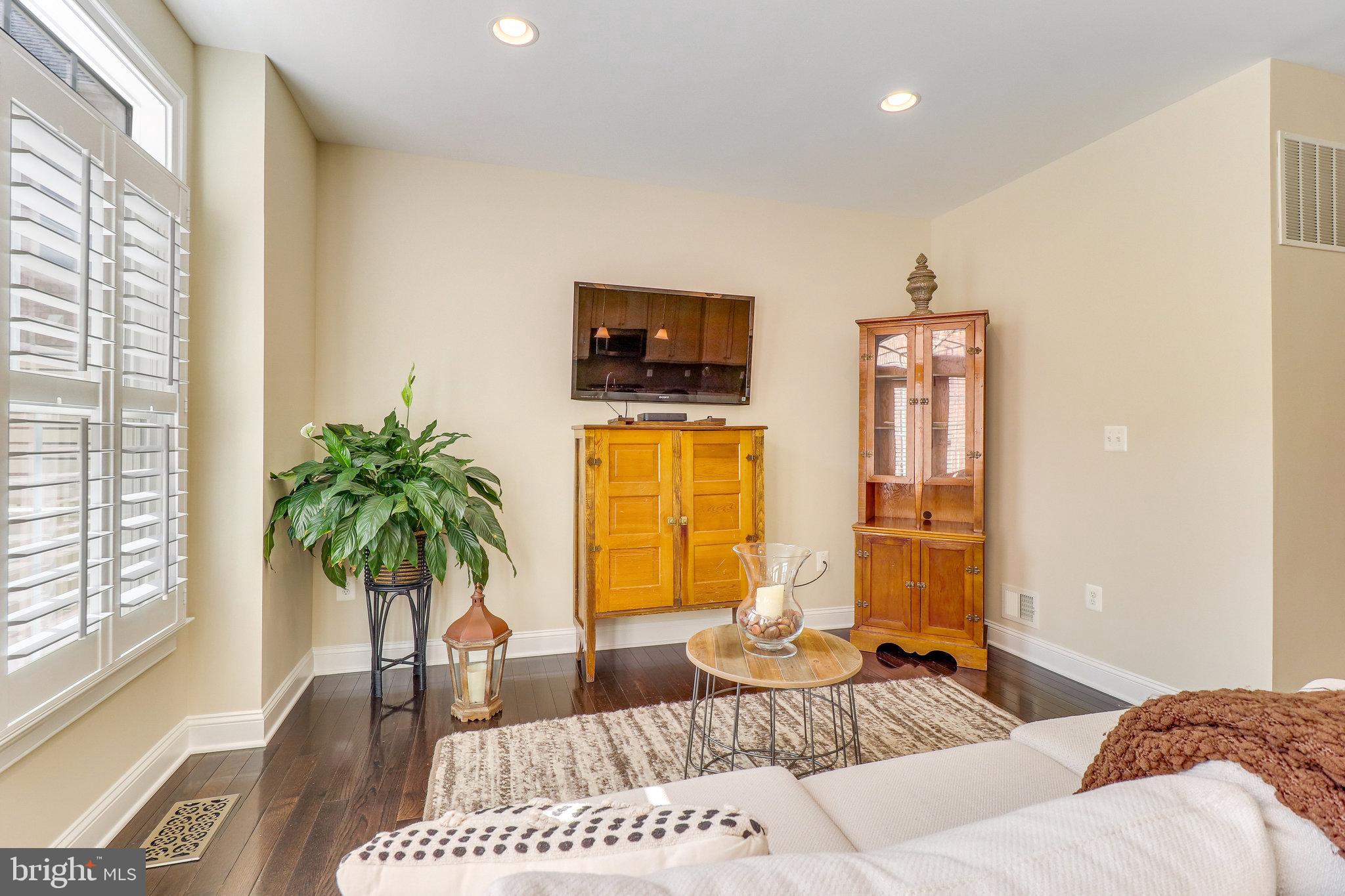 JAGUAR/YORKTOWN - Residential