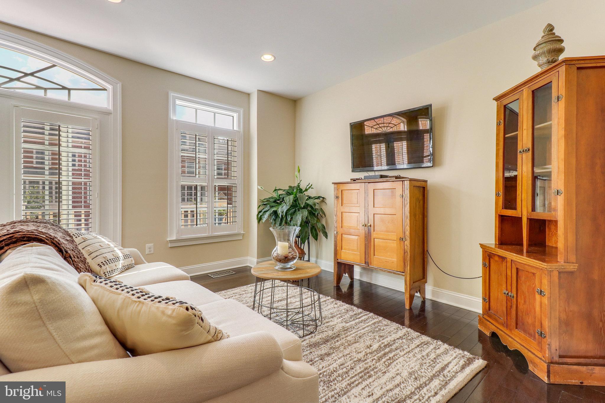 JAGUAR/YORKTOWN - Residential